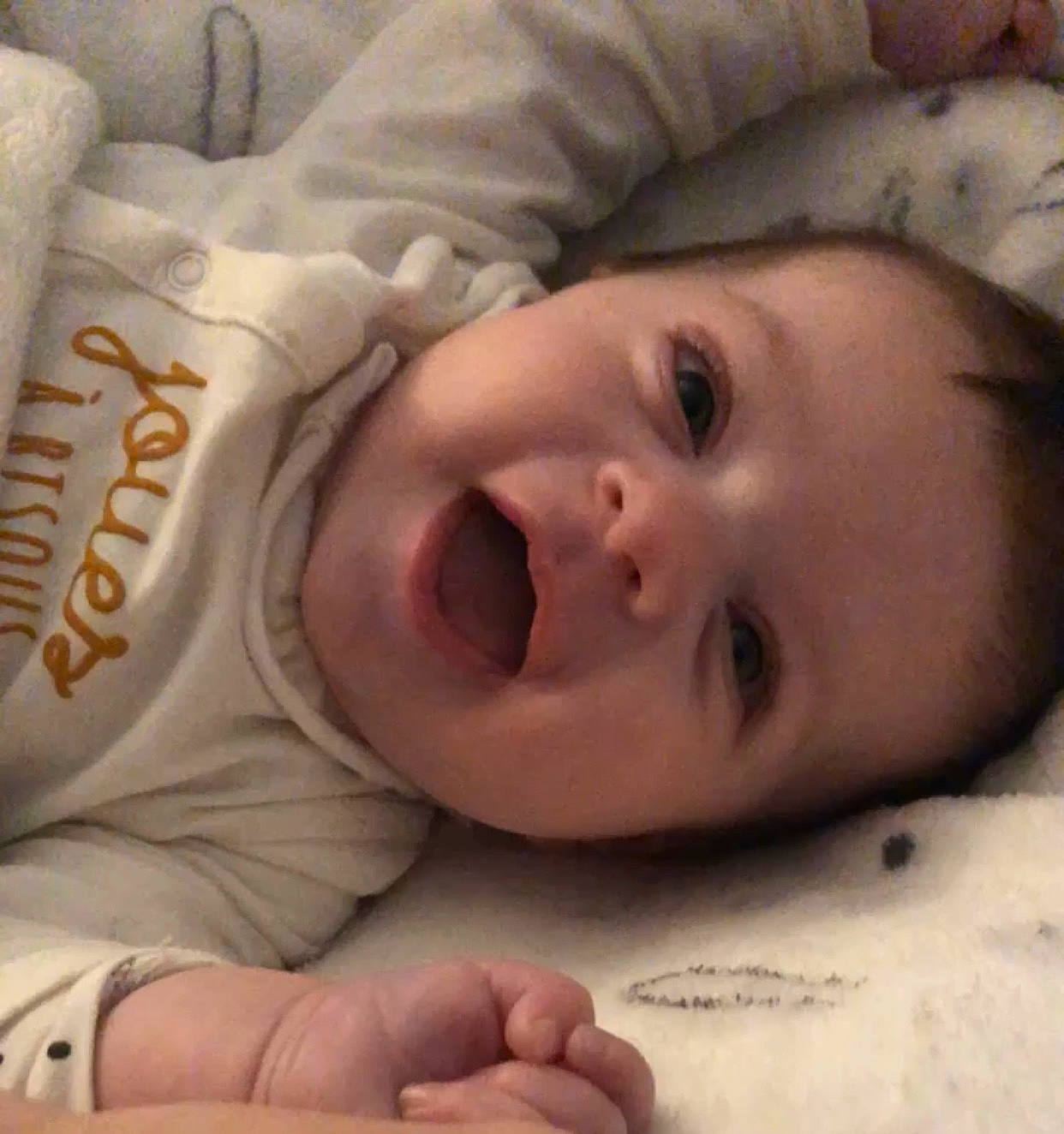 élyona a rejoint le concours — aidez-le/la à gagner de superbes lots ! baby, cheek, comfort, ear, eye, eyebrow, eyelash, face, facial_expression, finger, forehead, gesture, hand, iris, lip, mouth, nose, person, product, skin