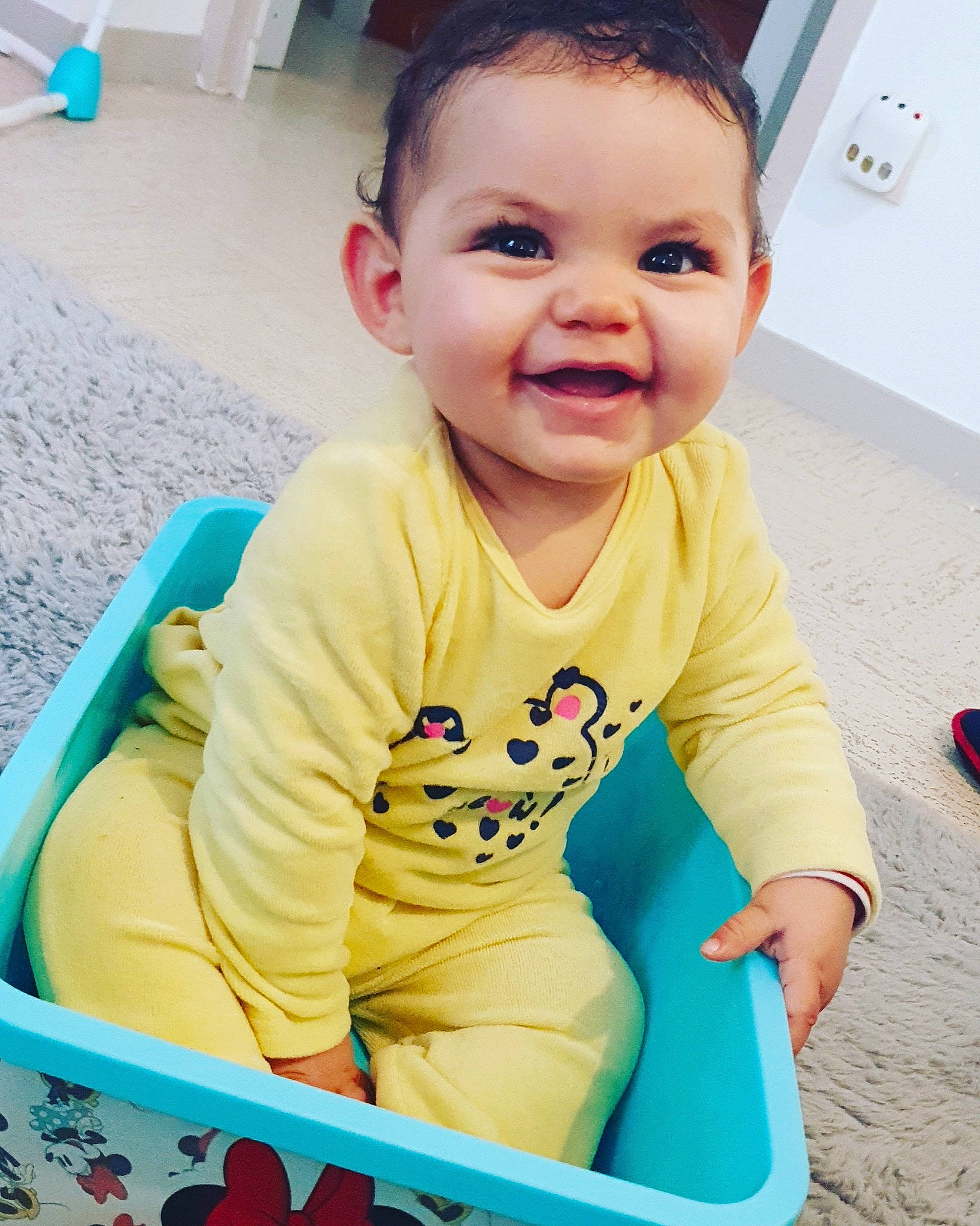 Leïyah participe au concours pour gagner de l'argent avec cette photo : baby, baby_toddler_clothing, cheek, child, electric_blue, face, fun, hair, happy, head, human_body, joy, leisure, nose, person, photograph, sitting, skin, sleeve, smile