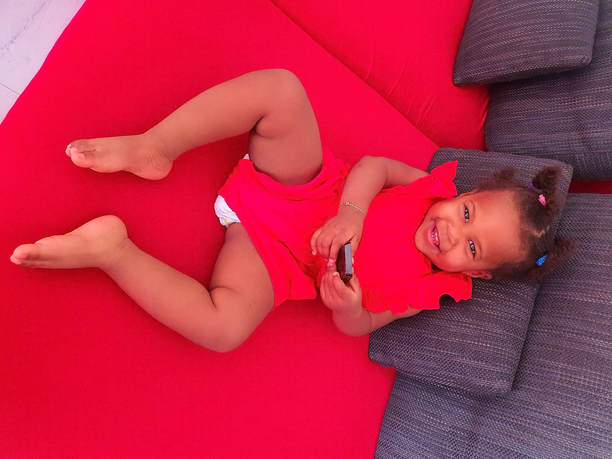 Shanelle a rejoint le concours — aidez-le/la à gagner de superbes lots ! abdomen, arm, black_hair, comfort, couch, dress, elbow, finger, glasses, hand, joint, joy, knee, leg, person, pink, shorts, shoulder, skin, sunglasses