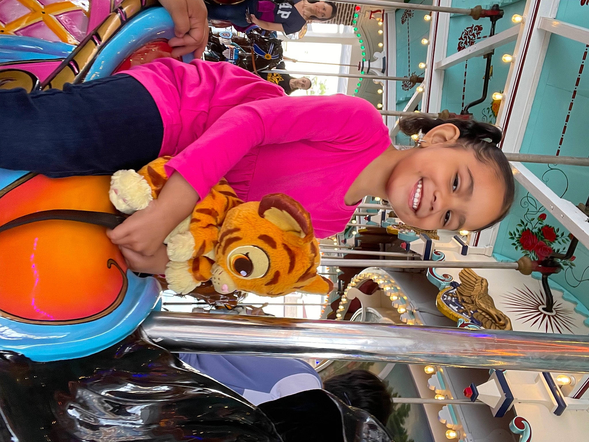 Jalee is registered to the contest to win money with this photo: amusement_ride, auto_part, automotive_wheel_system, child, eyewear, fashion_accessory, fun, happy, hat, joy, leisure, motor_vehicle, person, personal_protective_equipment, public_space, recreation, rim, shorts, smile, t_shirt