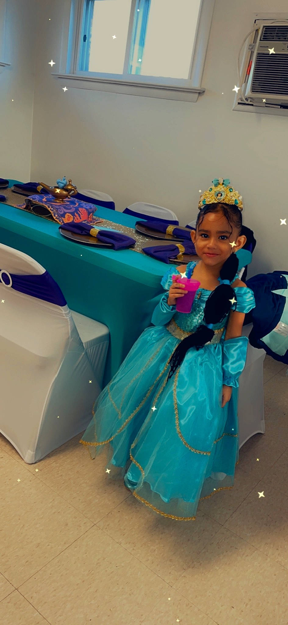 Jalee is registered to the contest to win money with this photo: aqua, automotive_design, automotive_exterior, azure, bumper, costume, electric_blue, entertainment, event, fashion, fashion_design, fun, happy, jewellery, joy, magenta, motor_vehicle, necklace, person, smile