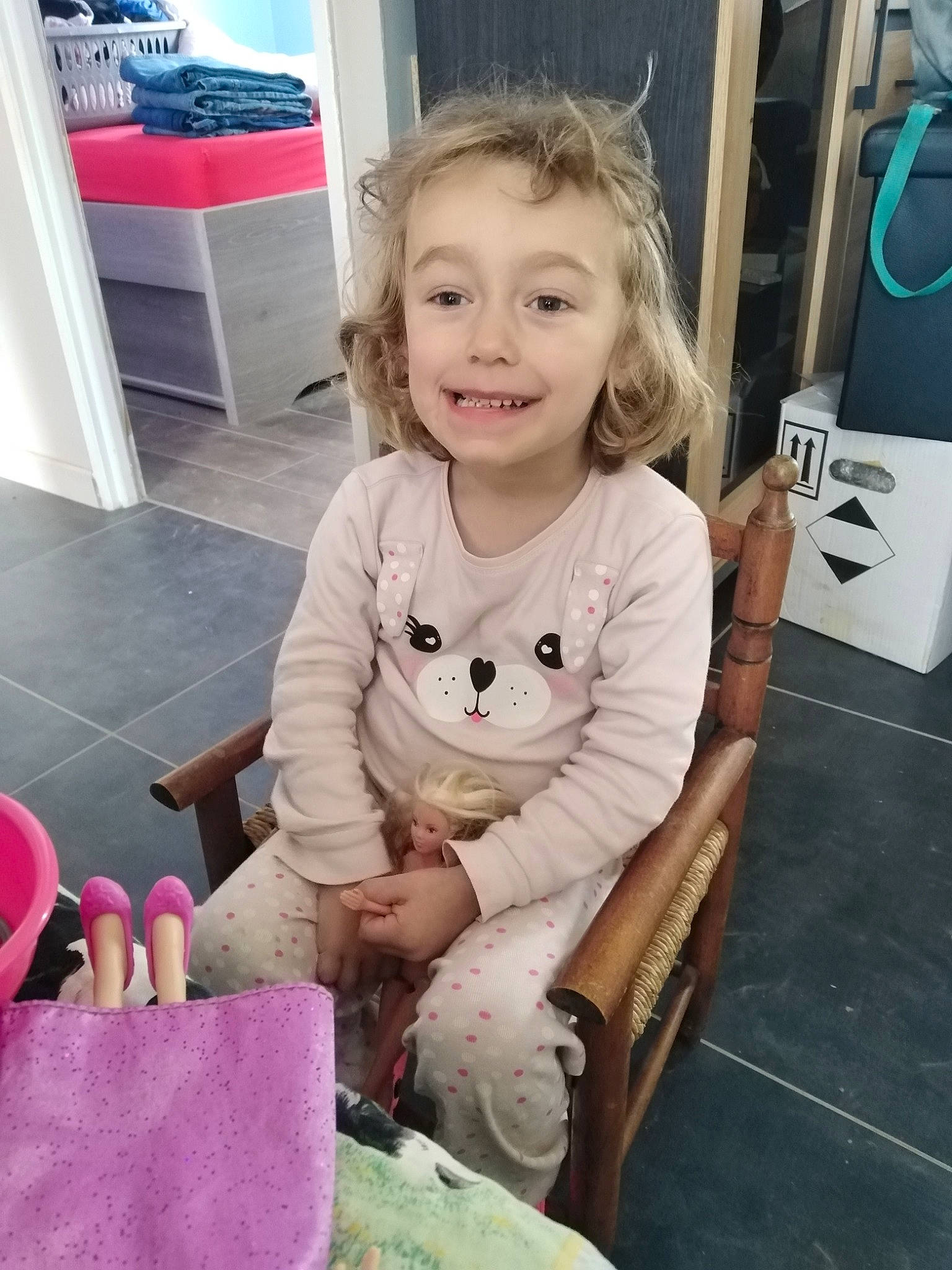 Léanah participe au concours pour gagner de l'argent avec cette photo : cat, child, fawn, felidae, head, joy, person, play, skin, smile, toddler