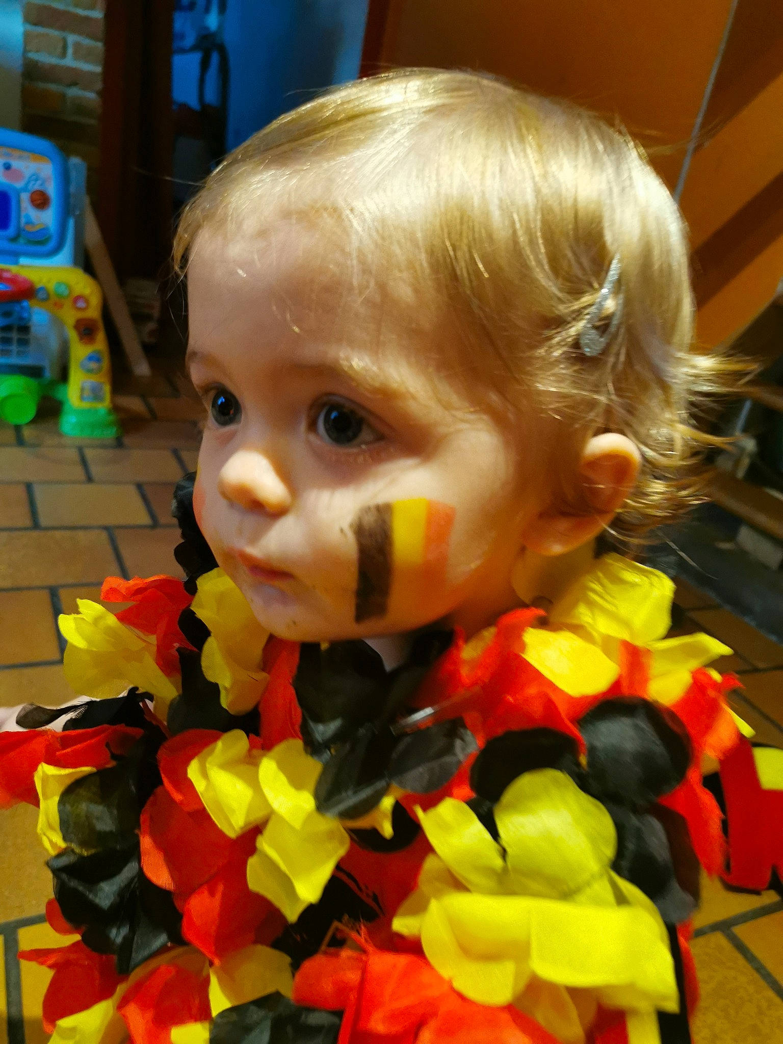 Paulyne a rejoint le concours — aidez-le/la à gagner de superbes lots ! baby, blond, blue, cheek, child, cut_flowers, event, eye, fashion_accessory, floral_design, flower_arranging, flowering_plant, fun, happy, iris, nose, person, petal, plant, toddler