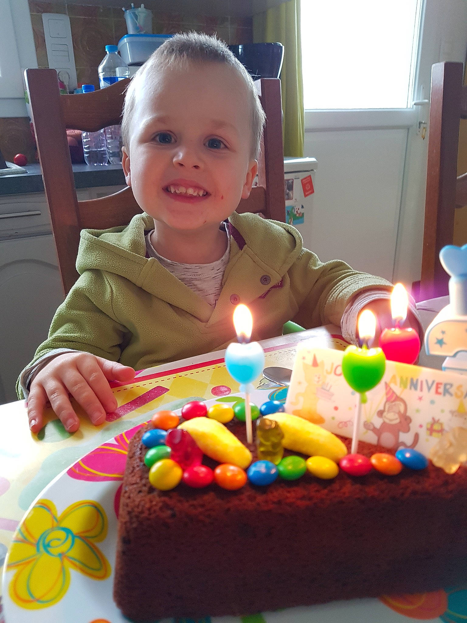 Maëlan participe au concours pour gagner de l'argent avec cette photo : baked_goods, birthday, birthday_cake, buttercream, cake, cake_decorating, child, chocolate_cake, dessert, easter, event, food, icing, interior_design, joy, party, person, play, sugar_paste, sweetness