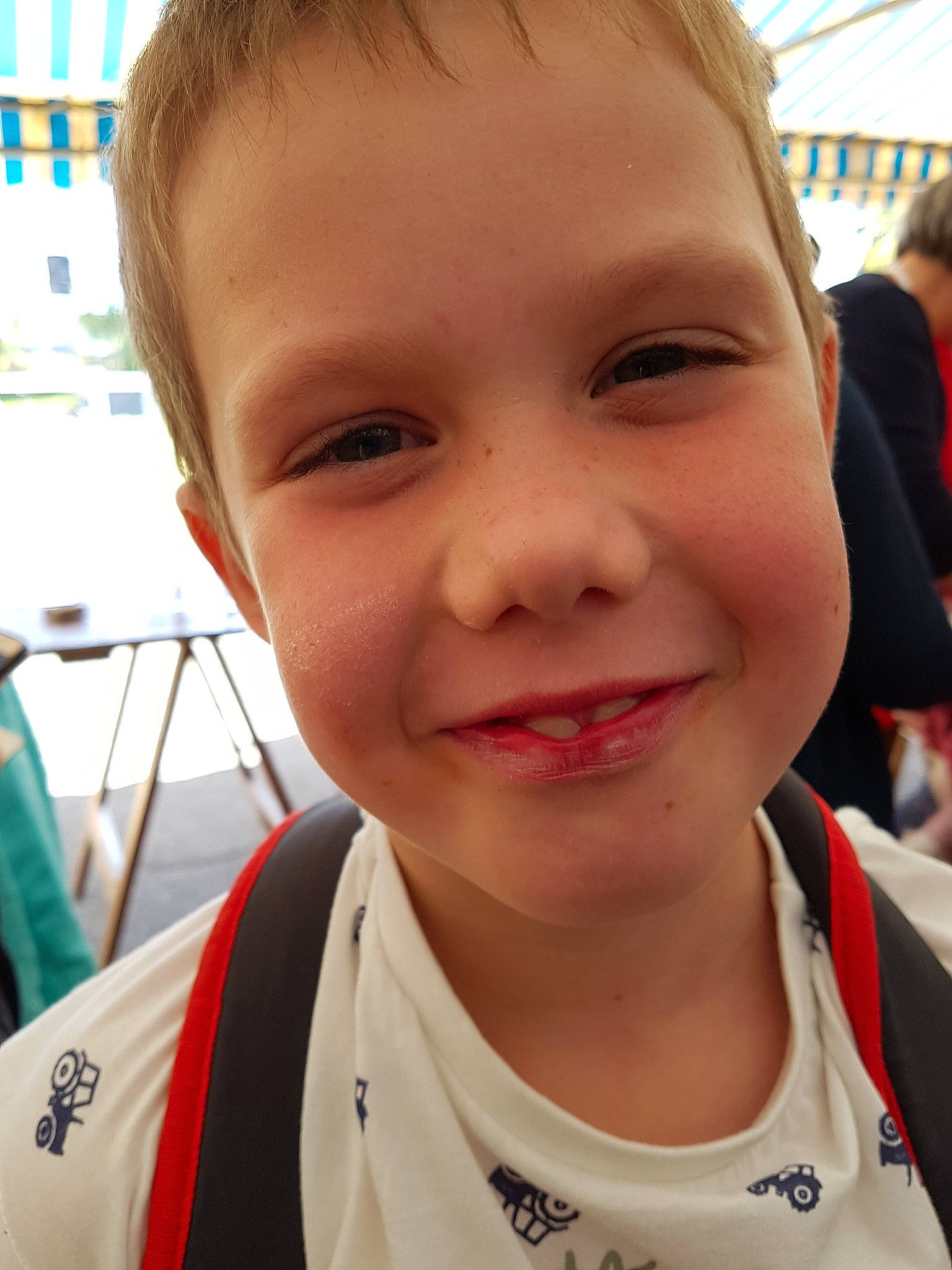 Yohan a rejoint le concours — aidez-le/la à gagner de superbes lots ! cheek, child, chin, ear, eye, eyebrow, face, facial_expression, forehead, hair, head, jaw, joy, lip, nose, organ, person, selfie, skin, smile