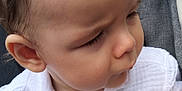 Marvynn participe au concours pour gagner de l'argent avec cette photo : baby, child, side_profile, face, hair, white_clothing, stroller, curious, skin, ear, eyelashes, infant, cute, closeup, young_child, outdoor, soft_light, head, expression, portrait