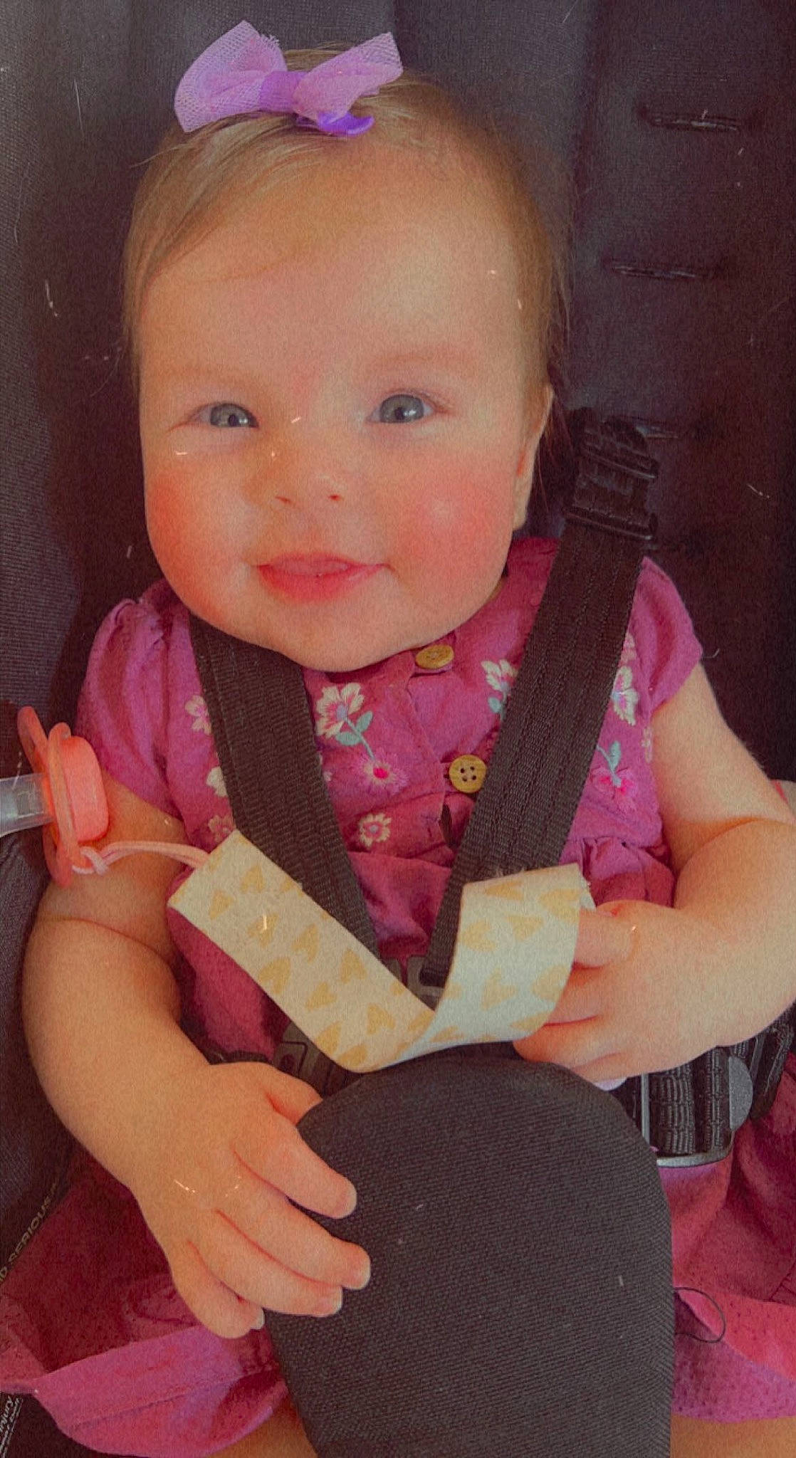 Lucía is registered to the contest to win money with this photo: arm, baby_toddler_clothing, cheek, chin, ear, eye, face, finger, hairstyle, hand, happy, human_body, lip, mouth, neck, nose, person, product, skin, sleeve