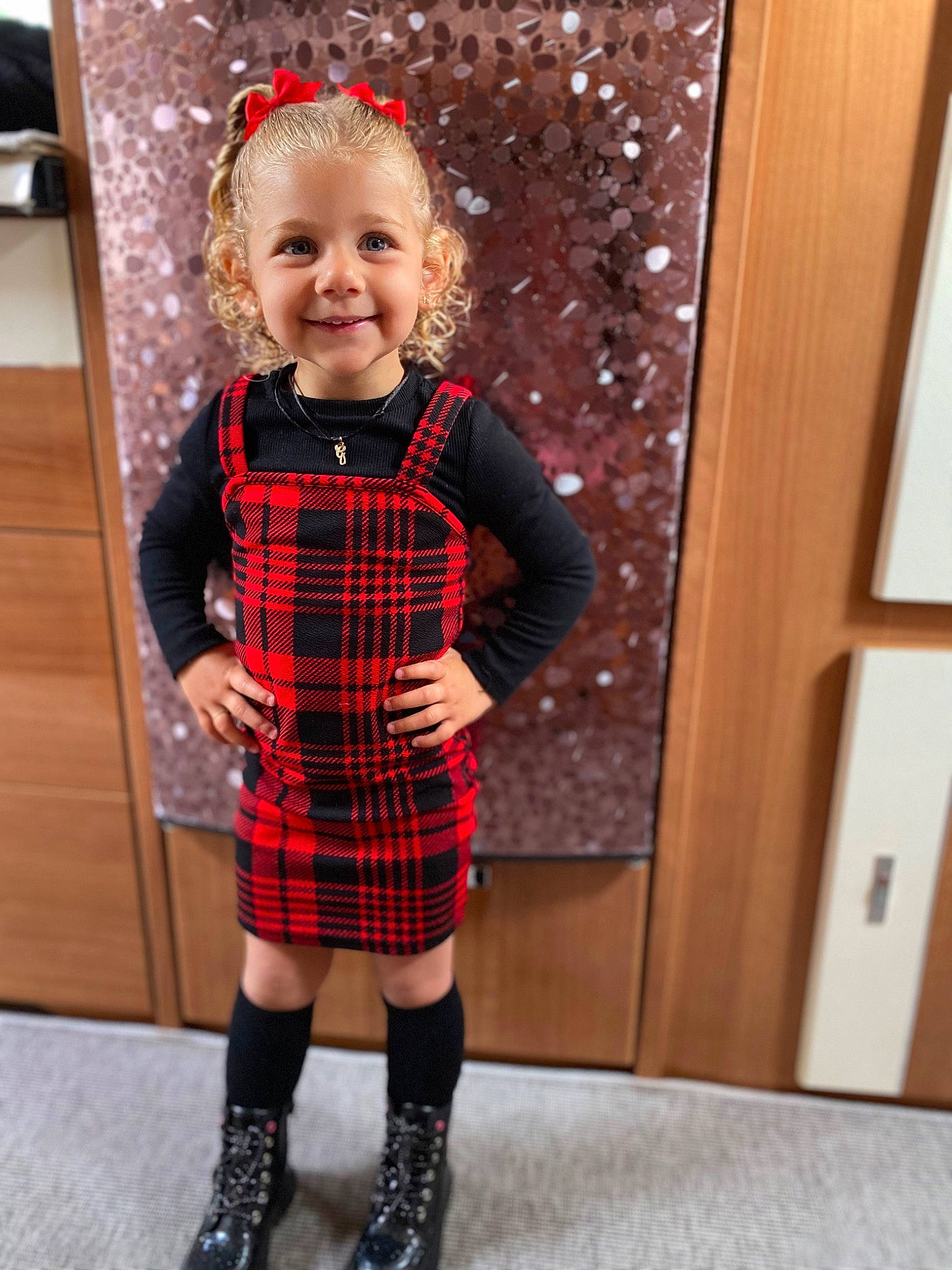 Génésis participe au concours pour gagner de l'argent avec cette photo : baby, baby_toddler_clothing, dress, face, facial_expression, fashion, hairstyle, head, joy, knee, outerwear, people, person, plaid, product, shorts, sleeve, smile, sock, standing