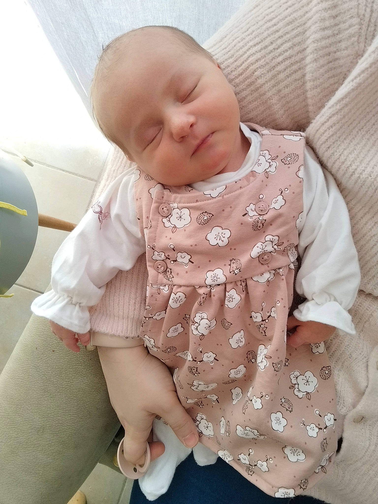 Ella participe au concours pour gagner de l'argent avec cette photo : abdomen, baby, baby_sleeping, baby_toddler_clothing, balloon, cheek, child, comfort, dress, happy, human_body, iris, pattern, person, pink, sitting, skin, sleeve, thigh, toddler