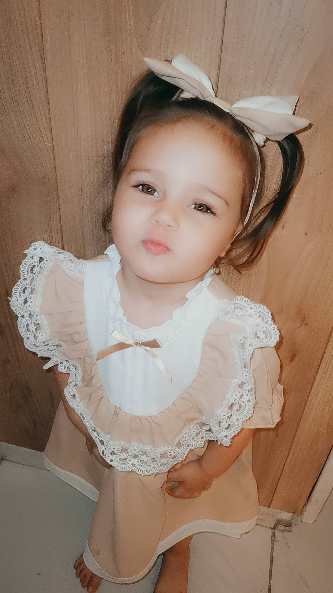 Keyla participe au concours pour gagner de l'argent avec cette photo : baby_toddler_clothing, bridal_accessory, cheek, child, embellishment, eyelash, flash_photography, hair, hair_accessory, happy, headgear, headpiece, human_body, iris, jewellery, neck, person, pink, skin, sleeve