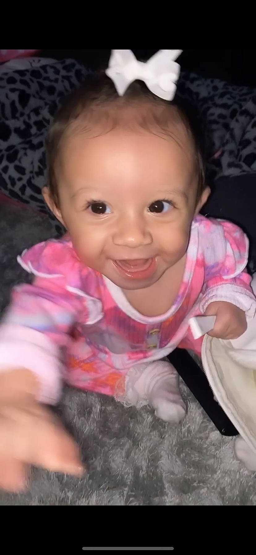 Leilah is registered to the contest to win money with this photo: arm, cheek, chin, ear, eye, eyebrow, face, hair, hairstyle, hand, head, human_body, iris, joy, lip, mouth, nose, organ, person, product