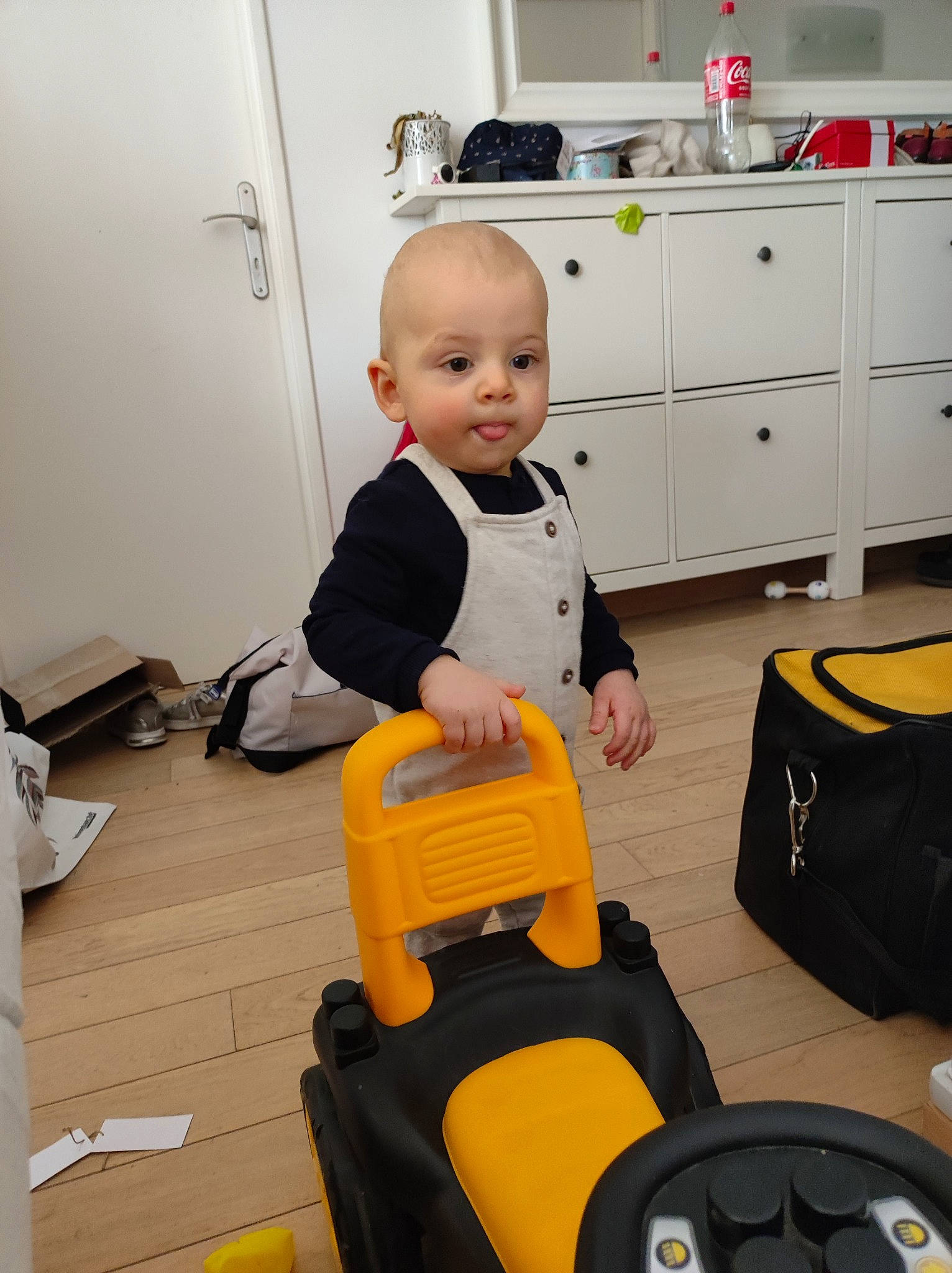 Gabriel a rejoint le concours — aidez-le/la à gagner de superbes lots ! automotive_design, automotive_tire, baby, baby_toddler_clothing, cabinetry, child, comfort, cupboard, drawer, face, floor, flooring, hardwood, kitchen_appliance, person, riding_toy, room, tire, toddler, wheel
