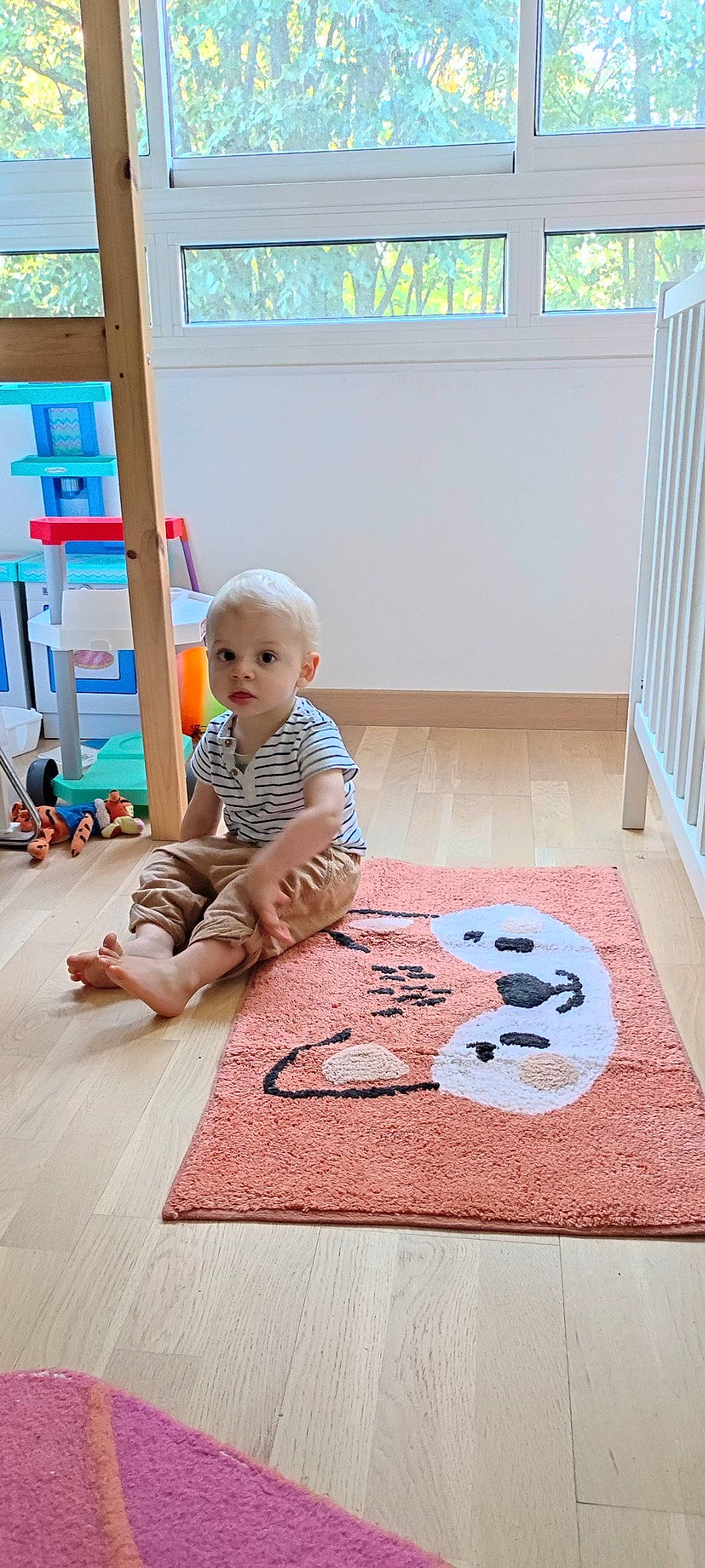 Gabriel participe au concours pour gagner de l'argent avec cette photo : art, baby, baby_toddler_clothing, carpet, child, circle, floor, flooring, foot, hardwood, leisure, pattern, person, play, room, sitting, surprise, tile, toddler, visual_arts