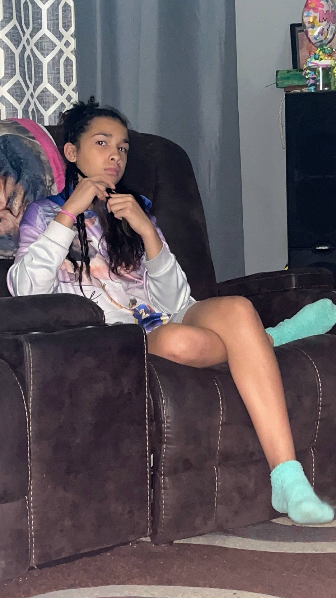 Somaiya is registered to the contest to win money with this photo: black_hair, cool, event, fashion_design, flash_photography, foot, fun, human_leg, jewellery, joint, knee, lap, long_hair, microphone, person, room, shorts, sitting, textile, thigh