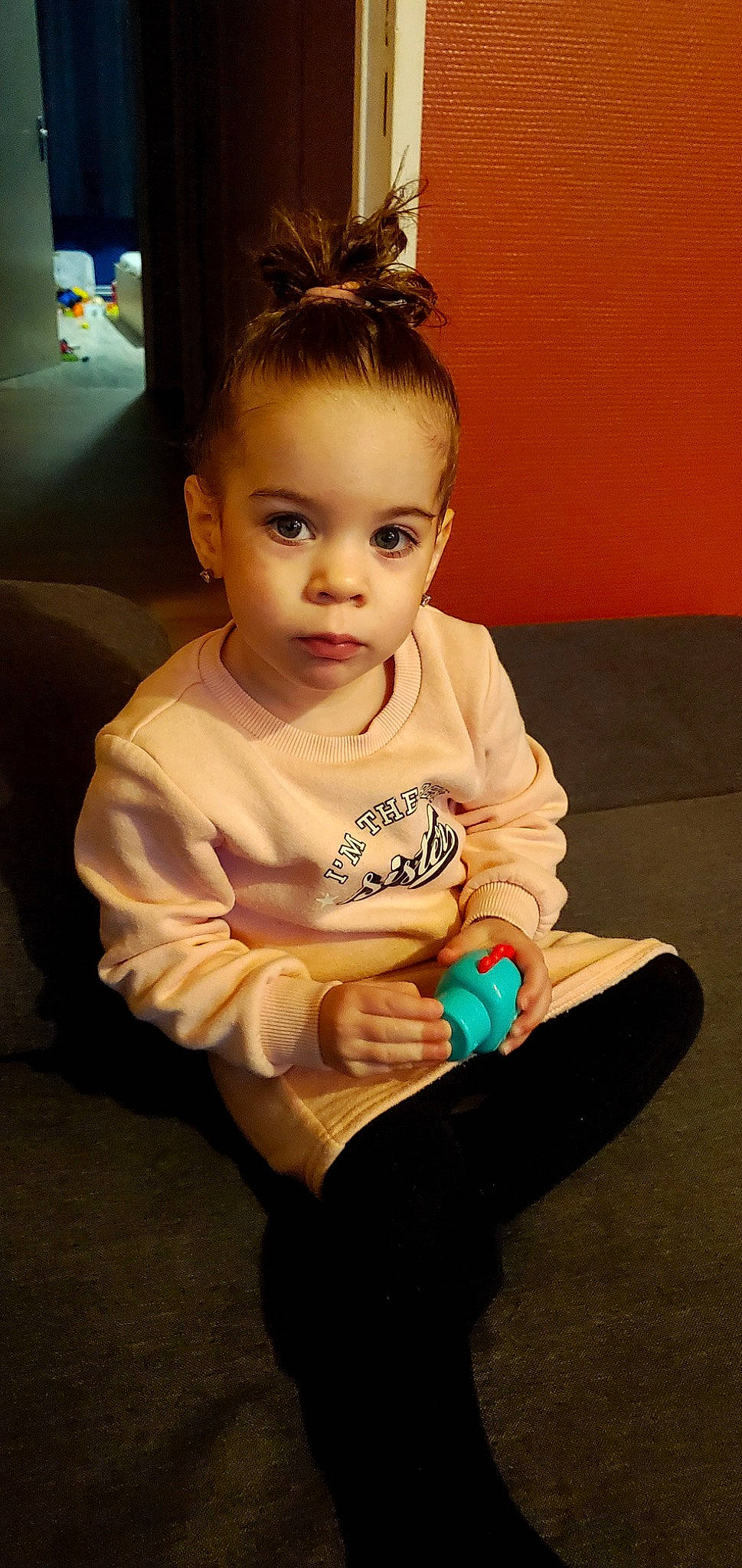 Célia a rejoint le concours — aidez-le/la à gagner de superbes lots ! arm, baby_toddler_clothing, cheek, cool, eye, eyelash, facial_expression, flooring, hair, hairstyle, happy, head, human, human_body, iris, nose, person, skin, sleeve, t_shirt