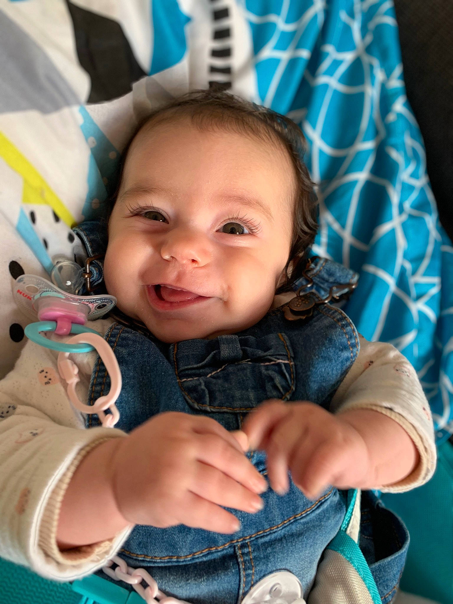 Octavia a rejoint le concours — aidez-le/la à gagner de superbes lots ! arm, azure, blue, cheek, comfort, cool, eye, face, facial_expression, finger, hairstyle, happy, head, iris, mouth, person, skin, smile, textile, toddler