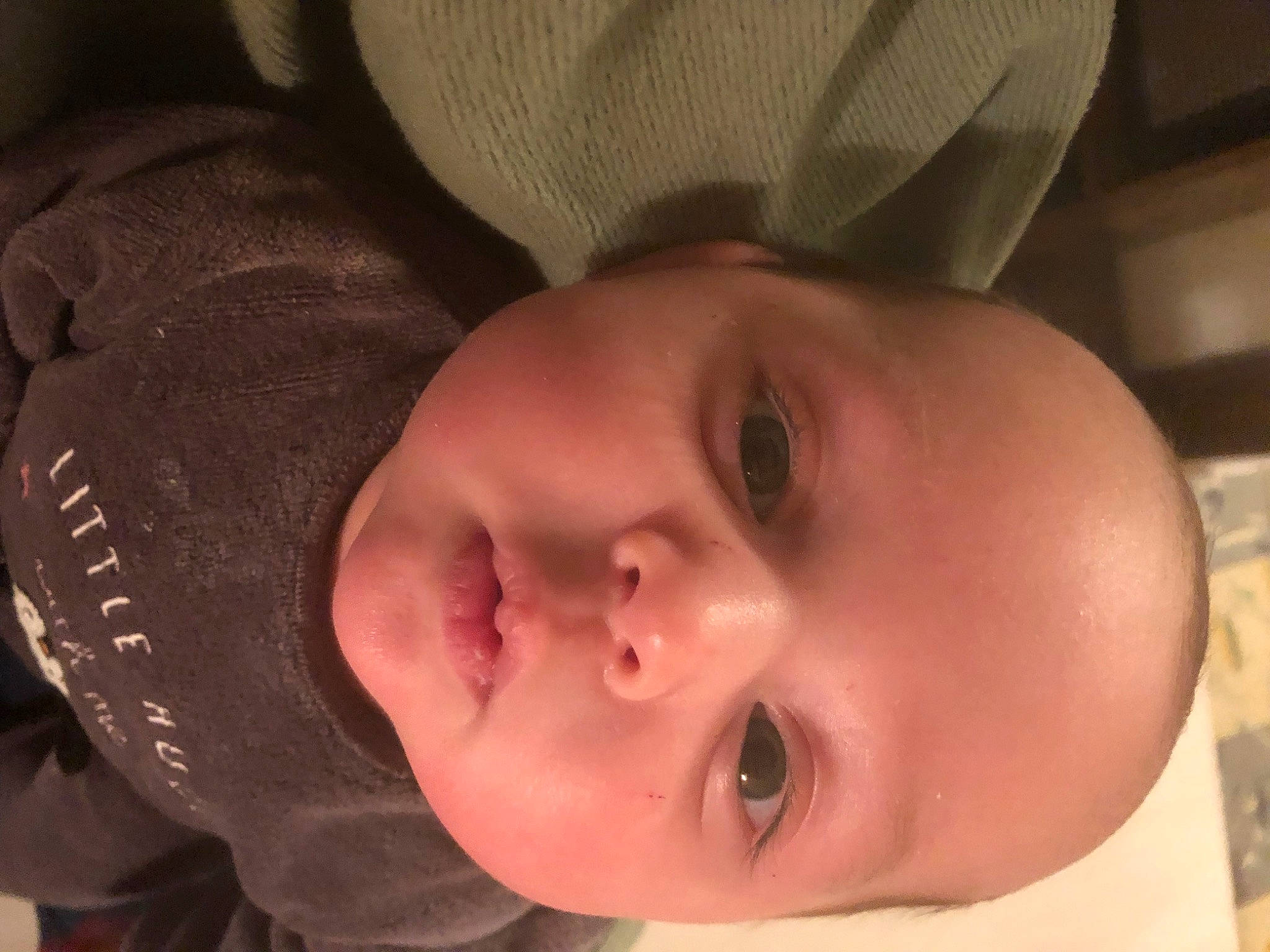 Mencia participe au concours pour gagner de l'argent avec cette photo : baby, baby_toddler_clothing, cheek, chin, comfort, ear, eyebrow, eyelash, face, finger, forehead, happy, human_body, iris, lip, mouth, nose, person, skin, smile