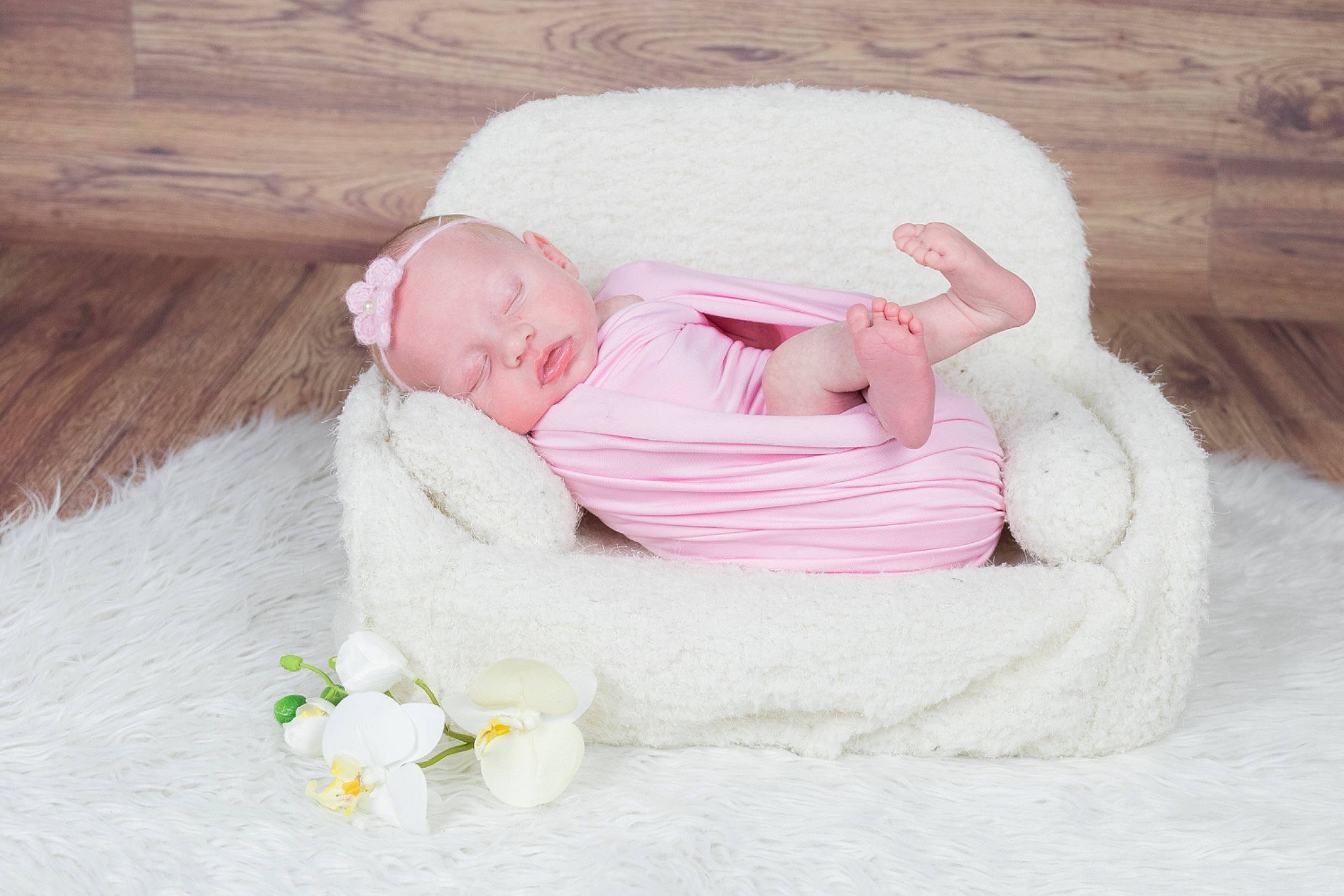 Lily Rose participe au concours pour gagner de l'argent avec cette photo : baby, baby_products, child, comfort, person, pink, product, sleep
