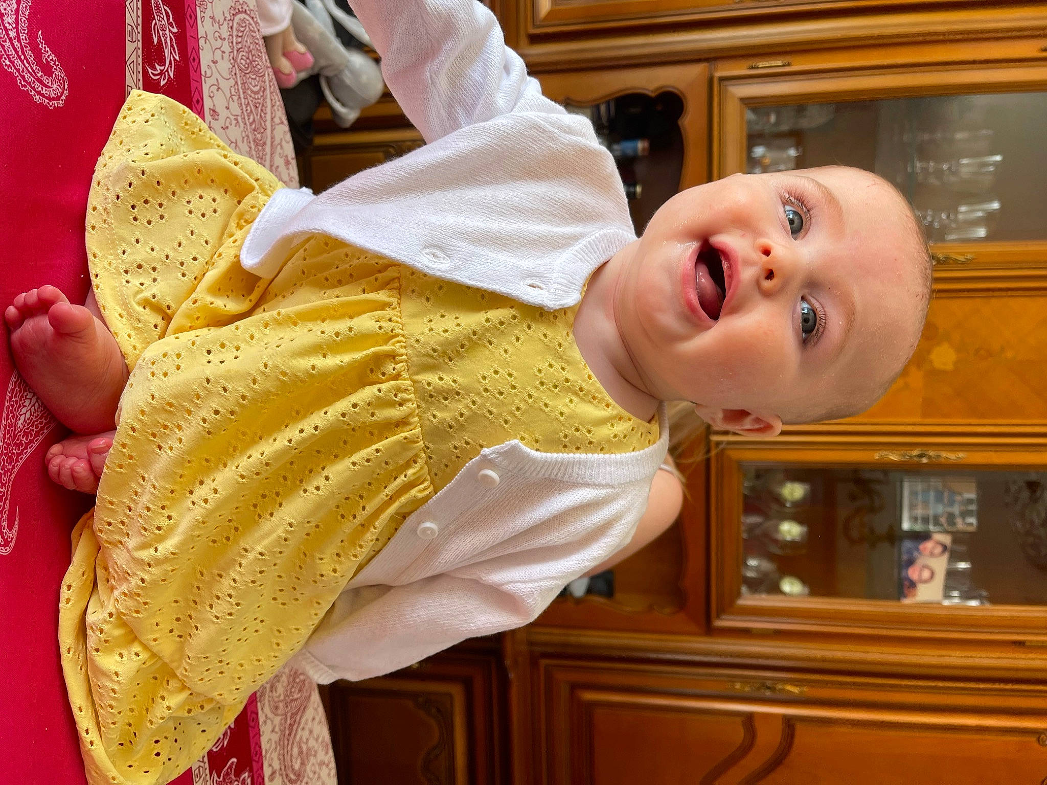 Jodie participe au concours pour gagner de l'argent avec cette photo : baby, baby_toddler_clothing, cabinetry, child, cupboard, drawer, facial_expression, fun, happy, head, headgear, home_appliance, human_body, kitchen, kitchen_appliance, person, room, sleeve, smile, toddler