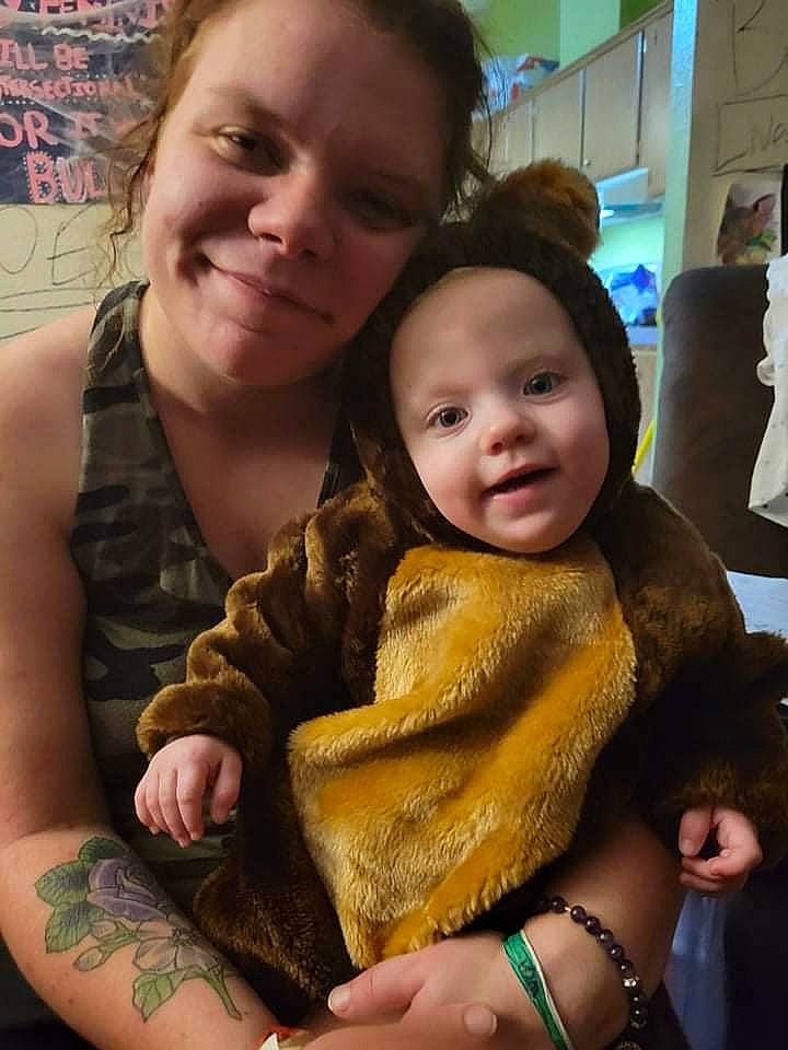 Auroura is registered to the contest to win money with this photo: cheek, child, eye, finger, fun, gesture, hair, happy, human, interaction, iris, joy, organ, people, person, skin, smile, social_group, thigh, toddler