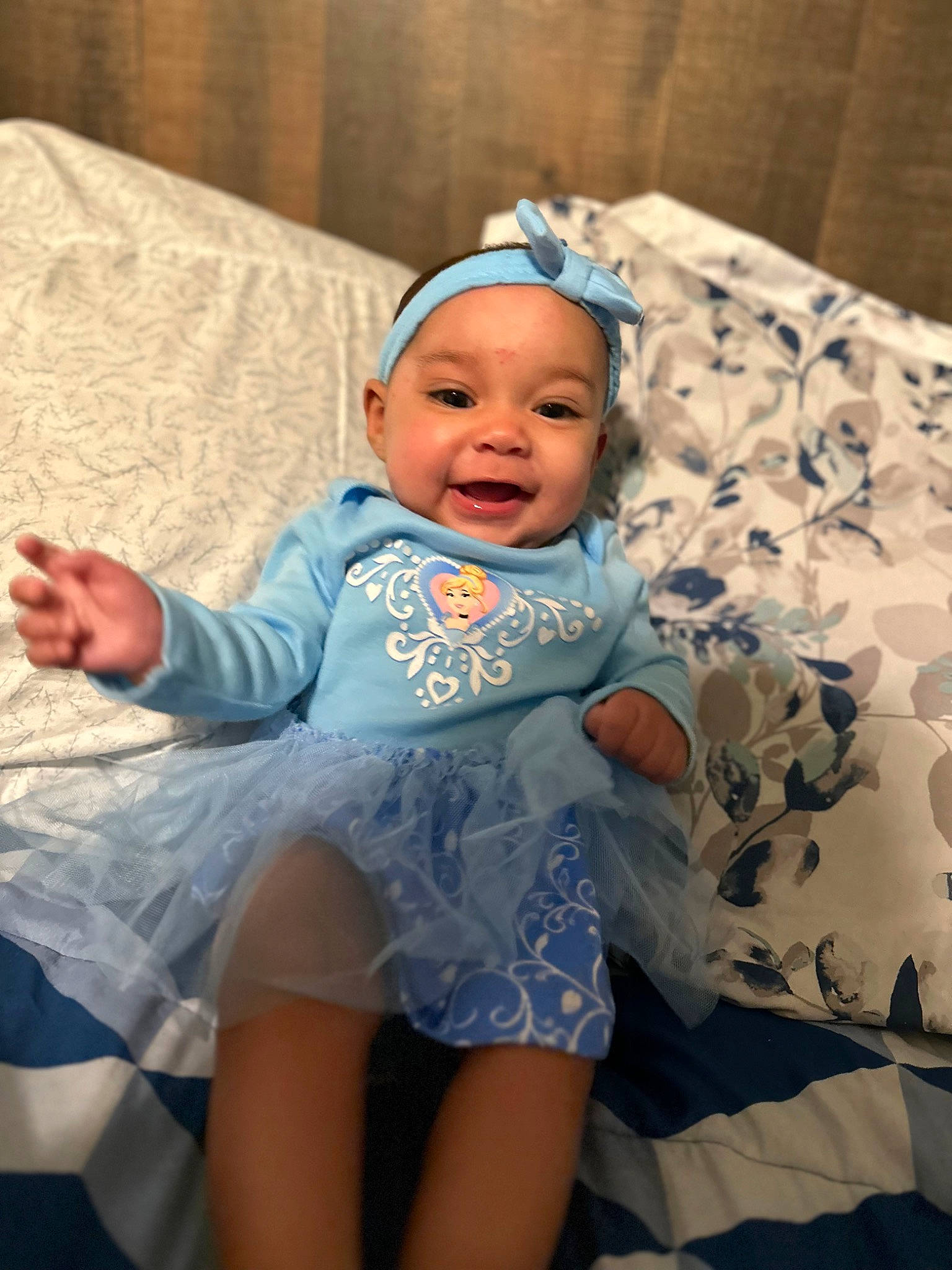 Arianna is registered to the contest to win money with this photo: baby, baby_toddler_clothing, child, comfort, couch, event, eye, face, fashion_accessory, flash_photography, fun, happy, hat, headwear, iris, pattern, person, purple, sitting, skin