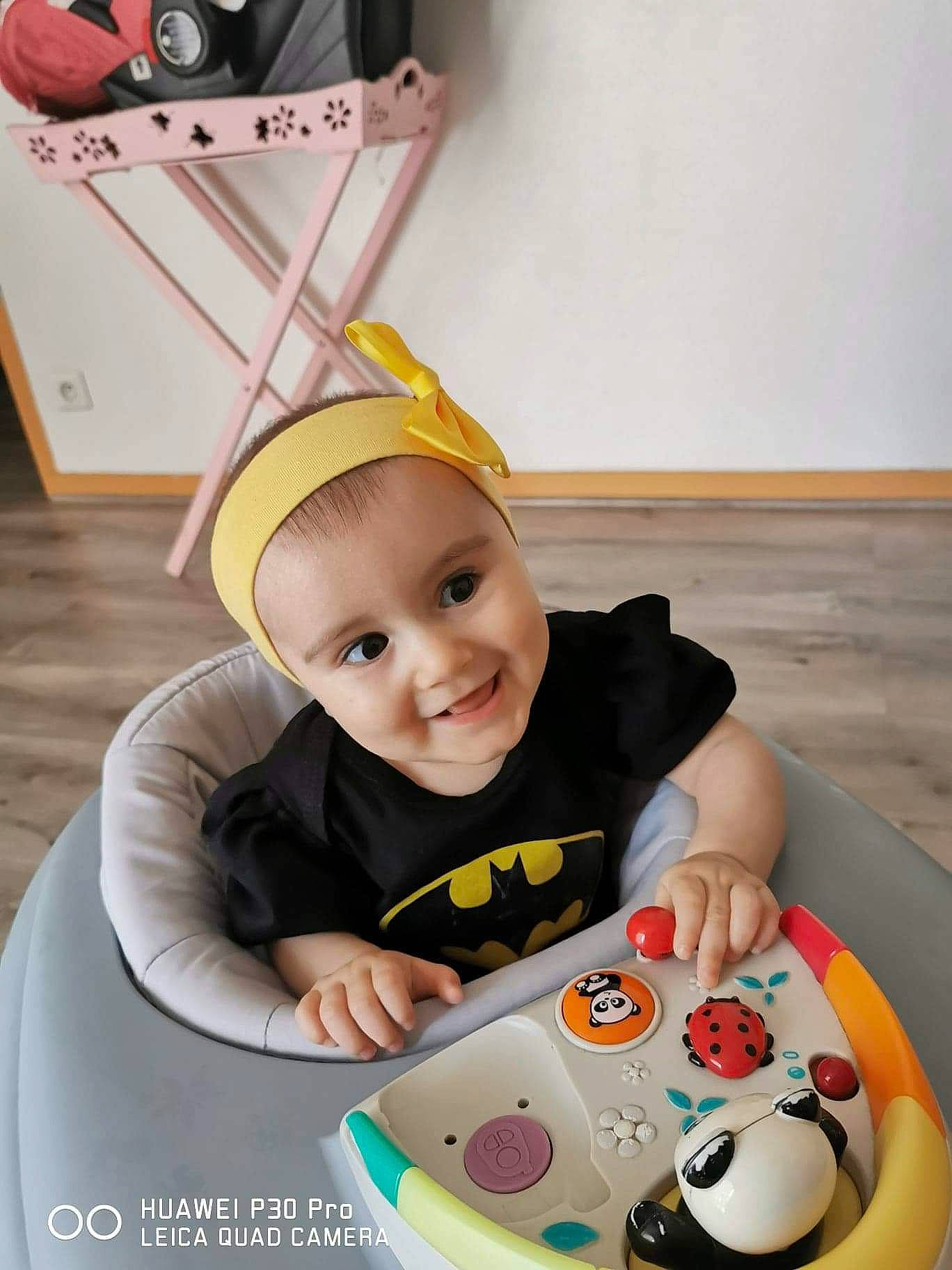 Gabriela participe au concours pour gagner de l'argent avec cette photo : baby, child, comfort_food, headwear, joy, party_hat, person, play, room, toddler