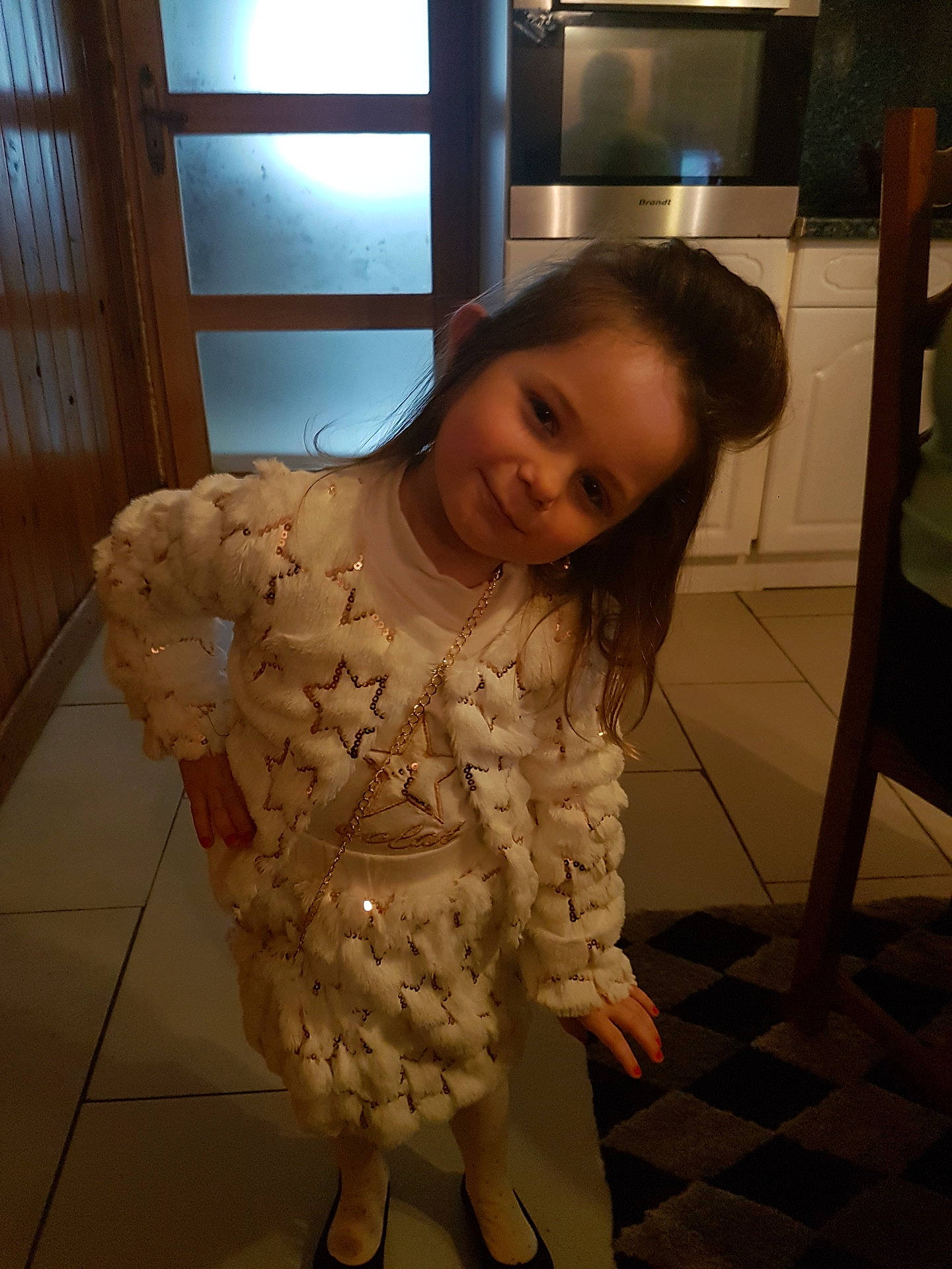 Summer participe au concours pour gagner de l'argent avec cette photo : arm, child, dress, flooring, girl, head, human, person, skin, standing, textile, toddler, trunk