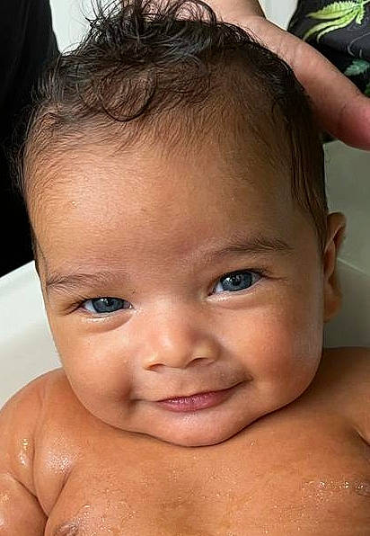 Ian is registered to the contest to win money with this photo: baby_bathing, cheek, chin, ear, eye, eyebrow, eyelash, facial_expression, forehead, hair, hairstyle, human_body, joint, joy, lip, mouth, muscle, neck, nose, person