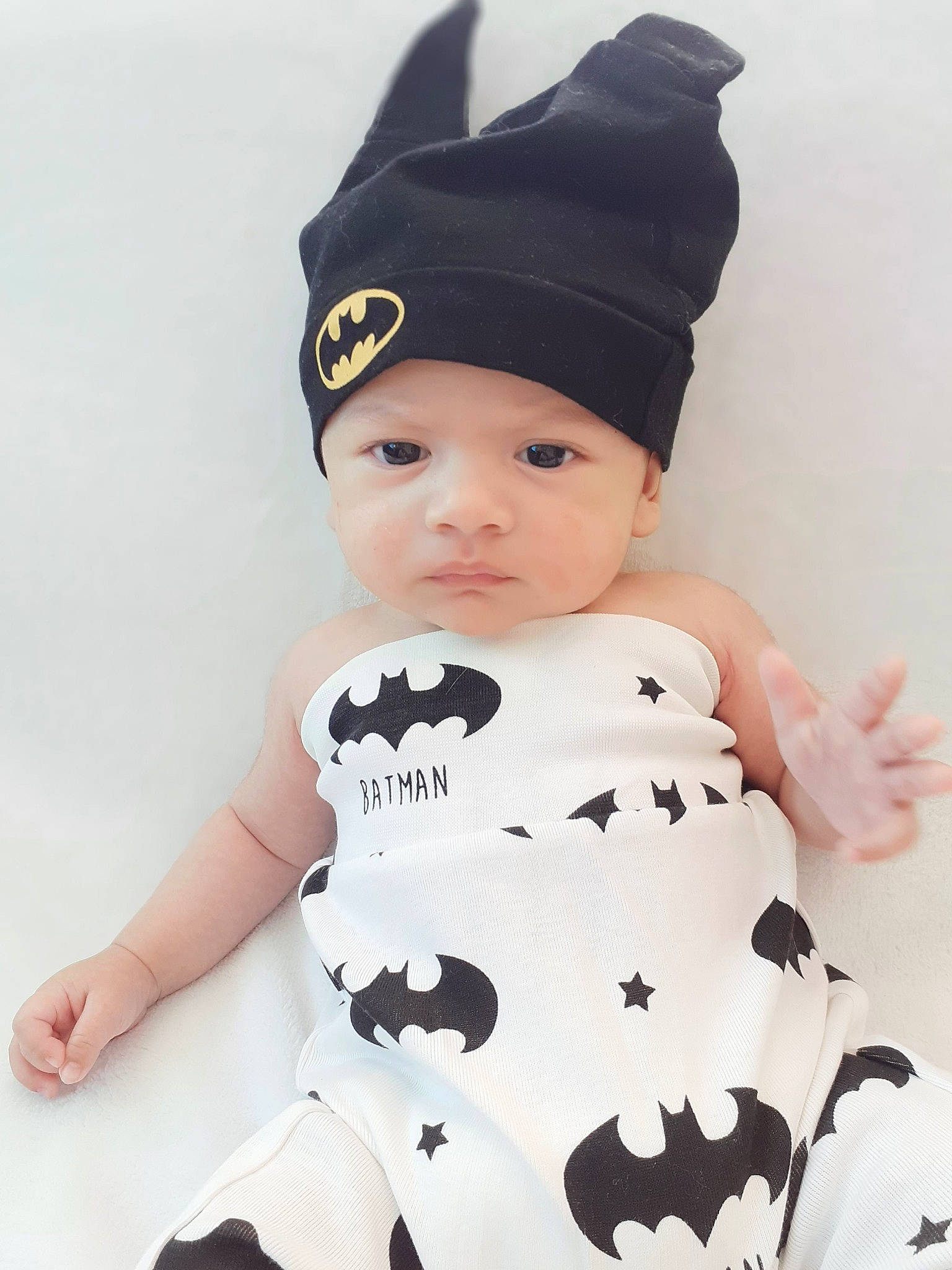 Moana participe au concours pour gagner de l'argent avec cette photo : baby, baby_bloomers, baby_products, baby_toddler_clothing, beanie, cap, child, clothing, costume, costume_accessory, costume_hat, fashion_accessory, hat, headgear, headwear, person, product, sleeve, toddler, white