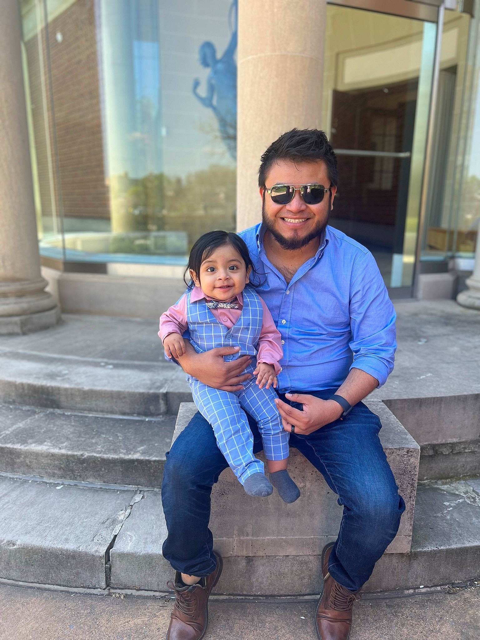 Christian is registered to the contest to win money with this photo: child, electric_blue, event, eyewear, facial_expression, fashion, footwear, fun, hairstyle, happy, interaction, joy, leisure, person, sandal, shoe, smile, summer, sunglasses, thigh