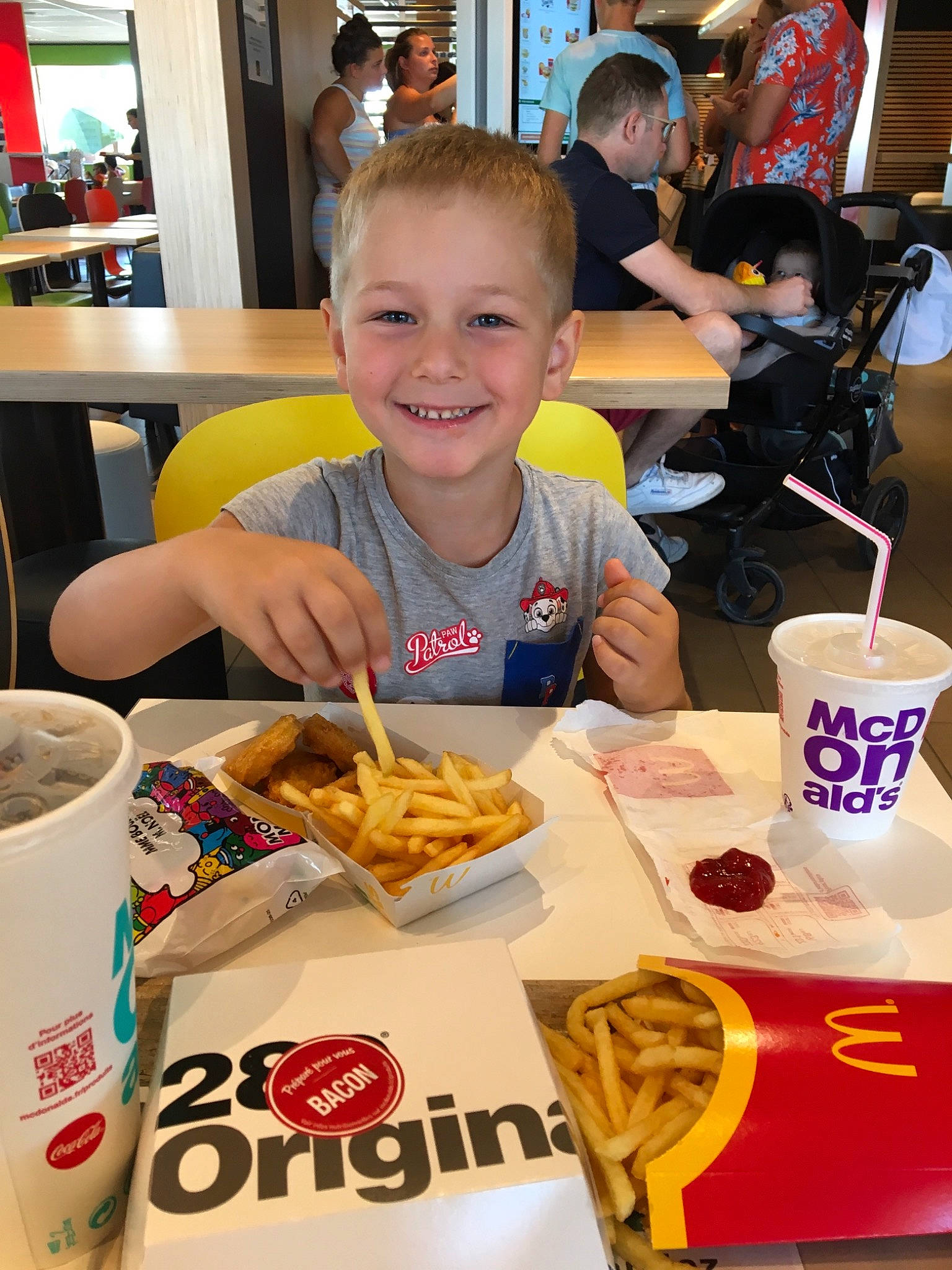Aaron a rejoint le concours — aidez-le/la à gagner de superbes lots ! breakfast, brunch, child, cuisine, cup, dish, eating, fast_food, food, fried_food, joy, junk_food, kids_meal, meal, person, side_dish, snack, vegetarian_food