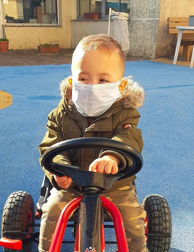 Alessio participe au concours pour gagner de l'argent avec cette photo : child, play, product, toddler, tricycle, vehicle, wheel