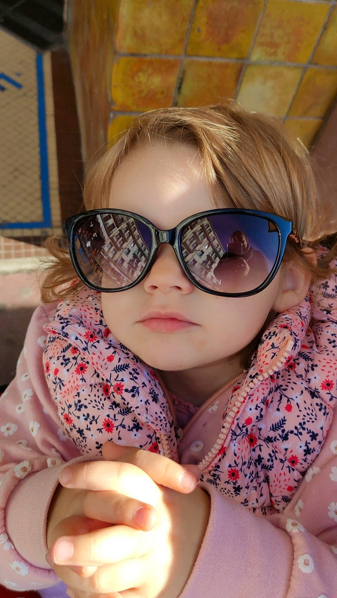 Angéline a rejoint le concours — aidez-le/la à gagner de superbes lots ! chin, clothing, eyebrow, eyelash, eyewear, face, facial_expression, glasses, goggles, hair, hairstyle, head, human_body, lip, mouth, neck, nose, person, skin, sunglasses