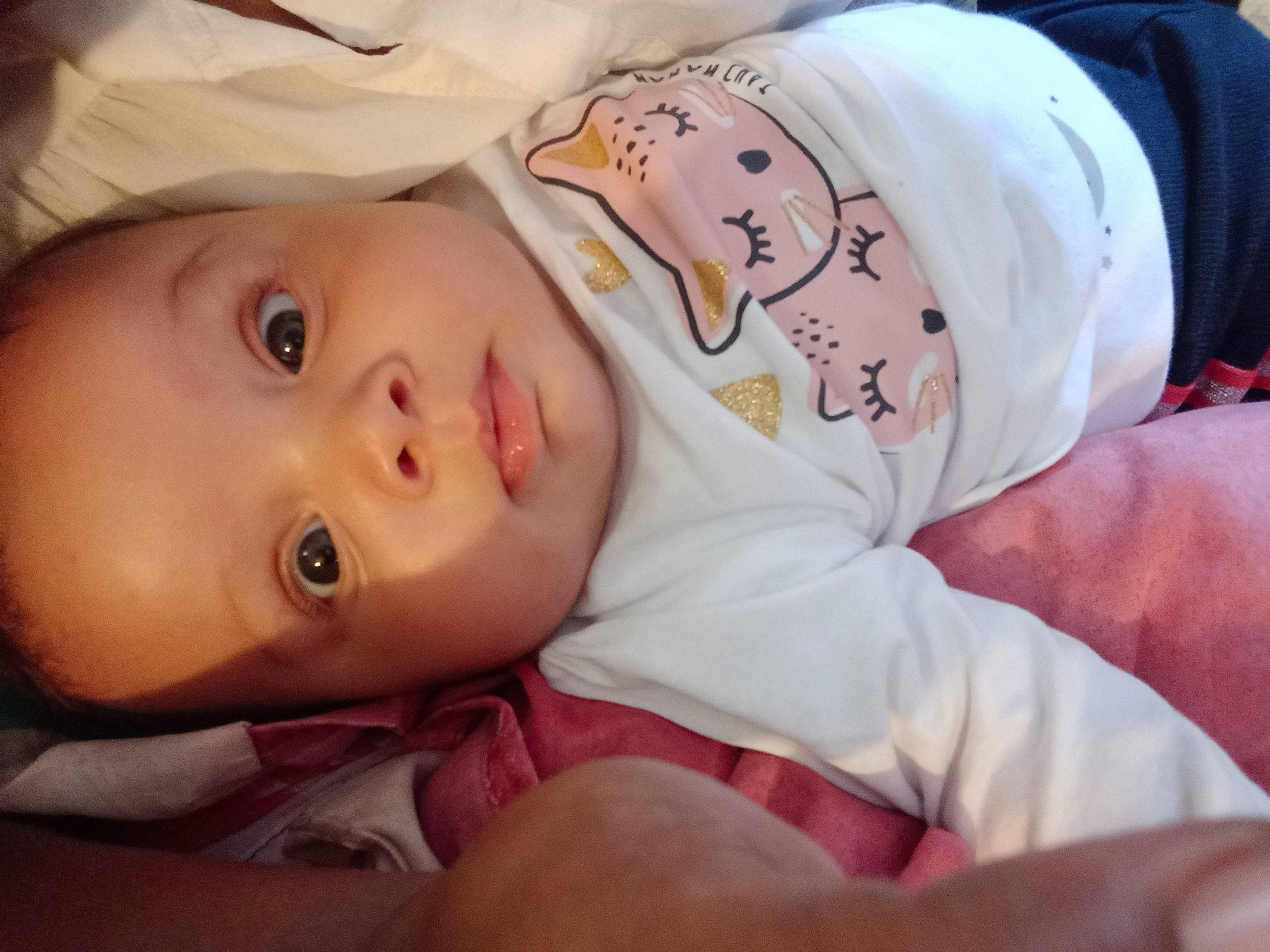 Amélia a rejoint le concours — aidez-le/la à gagner de superbes lots ! baby, baby_products, baby_toddler_clothing, baseball_cap, cap, cheek, child, comfort, eyelash, grass, happy, hat, headgear, linens, lip, mouth, nose, person, skin, smile