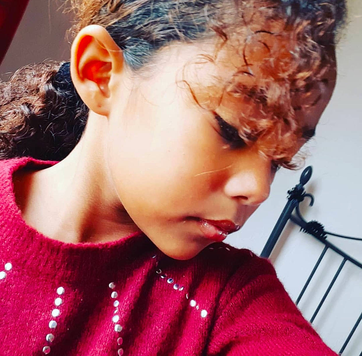 Melody participe au concours pour gagner de l'argent avec cette photo : beauty, black_hair, brown_hair, cheek, chin, cool, ear, eyelash, face, forehead, hair, hair_coloring, hairstyle, jaw, lip, long_hair, neck, nose, person