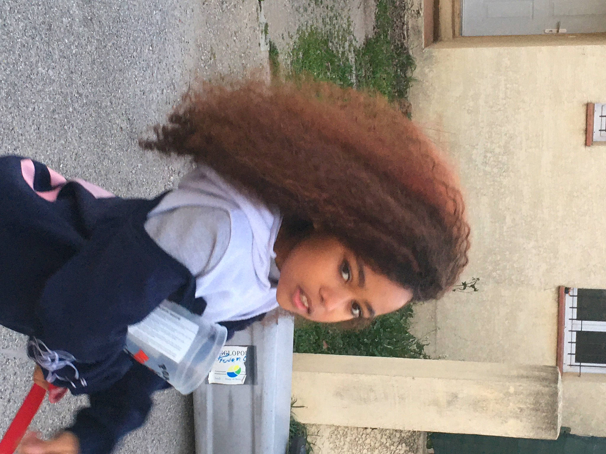 Melody participe au concours pour gagner de l'argent avec cette photo : adaptation, child, hair, person