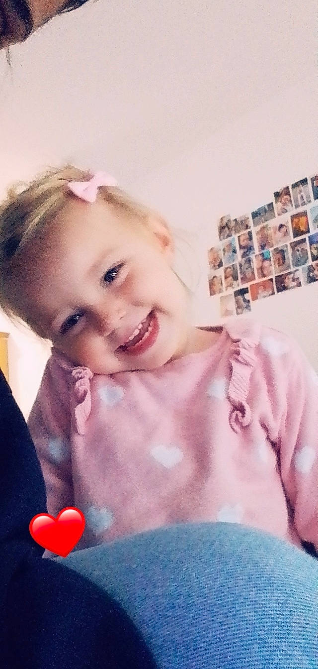 Cattleya a rejoint le concours — aidez-le/la à gagner de superbes lots ! arm, baby, beauty, cheek, eye, eyelash, finger, gesture, hairstyle, hand, happy, joy, lip, mouth, nose, person, photograph, pink, skin, smile