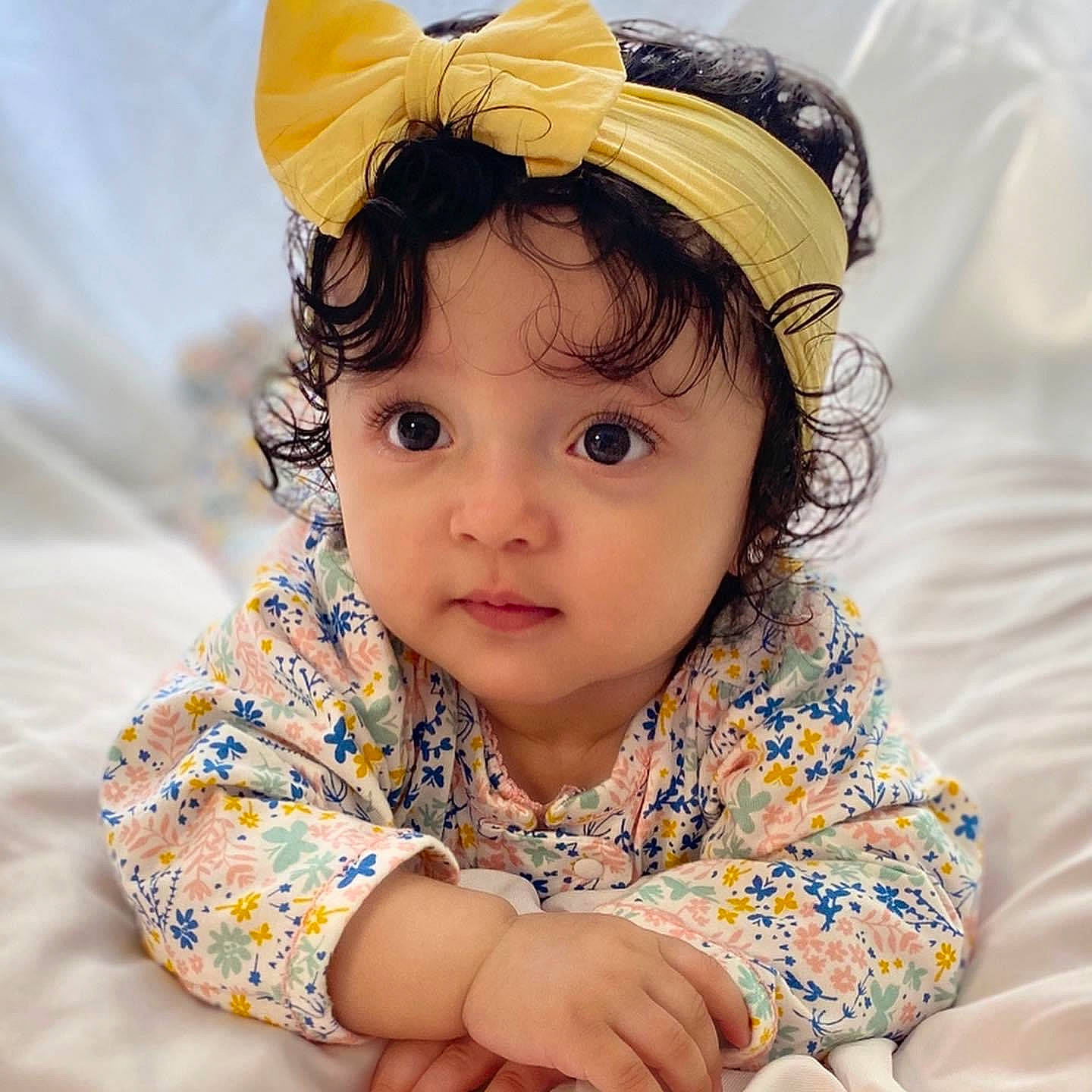 Isabel is registered to the contest to win money with this photo: baby, bonnet, cheek, child, child_model, ear, eye, face, fashion_accessory, finger, hair_accessory, hand, head, headband, headgear, lip, person, skin, smile, toddler