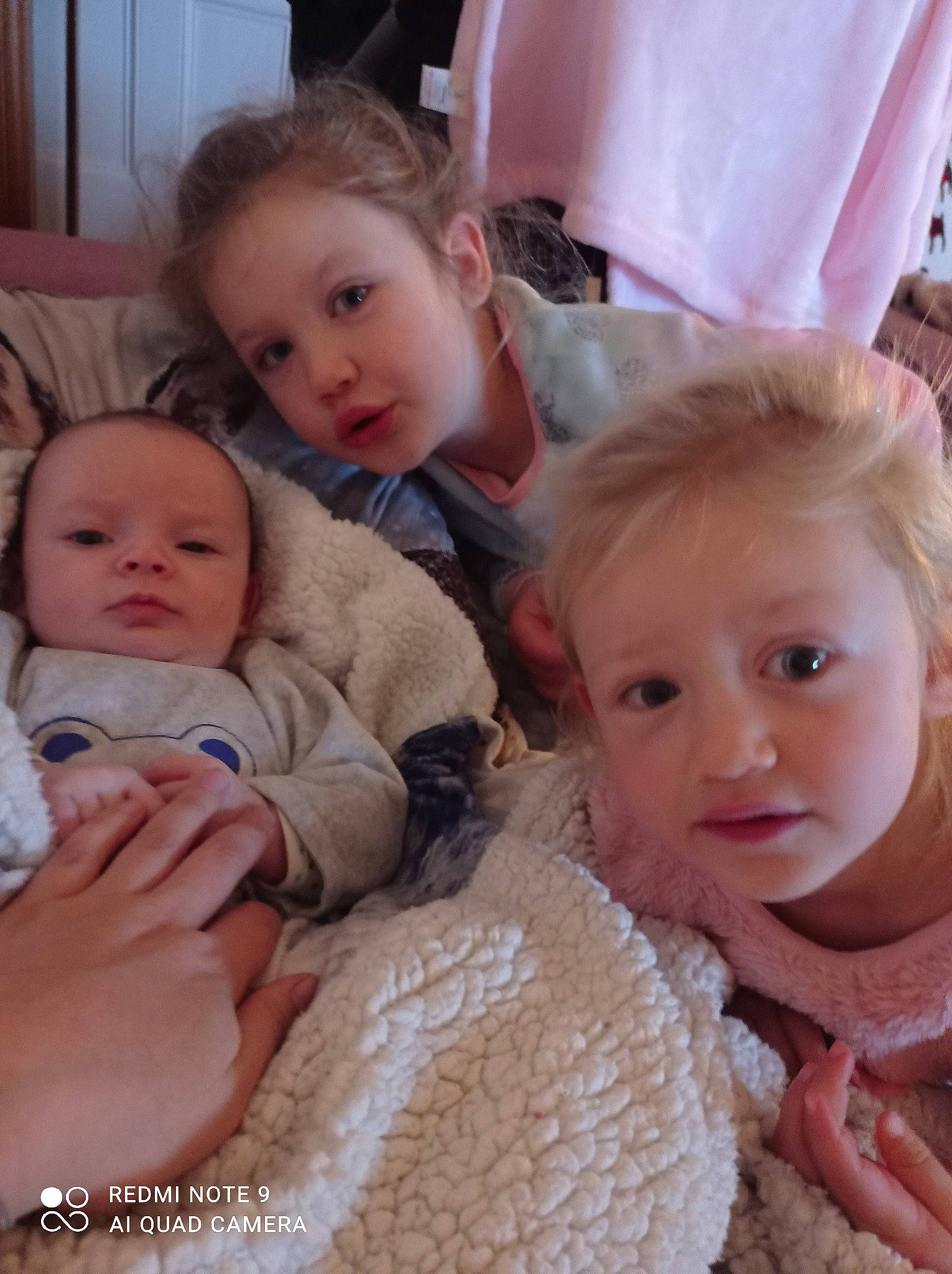 Madison a rejoint le concours — aidez-le/la à gagner de superbes lots ! baby, baby_toddler_clothing, cheek, chin, comfort, event, face, fun, gesture, happy, head, human_body, interaction, iris, nose, person, product, skin, standing, textile