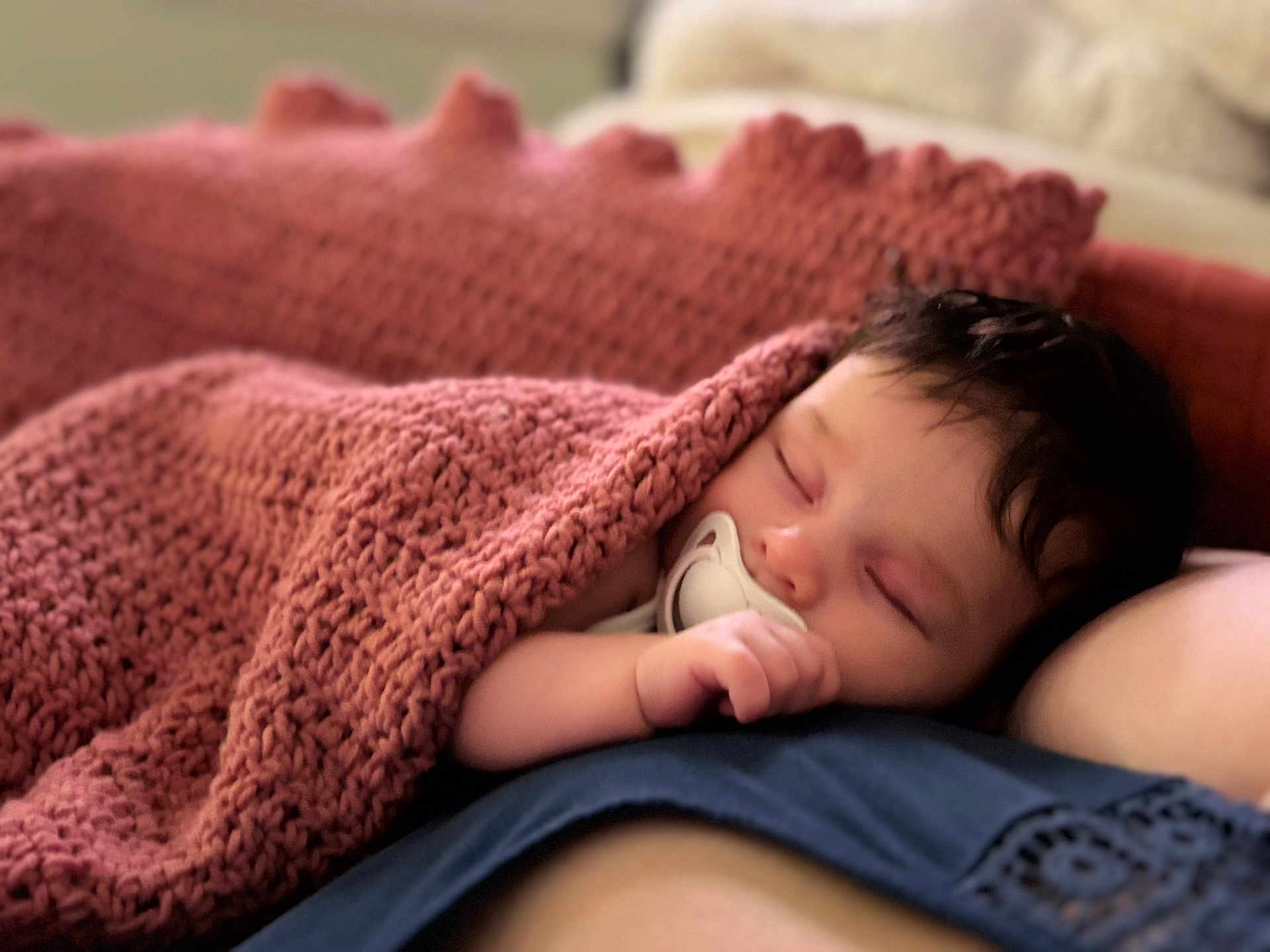 Anastasia participe au concours pour gagner de l'argent avec cette photo : baby, blanket, pacifier, sleeping, child, cozy, soft, curly_hair, resting, indoor, comfort, peaceful, portrait, closeup, infant, cuddled, warm, nap, hand, relaxation
