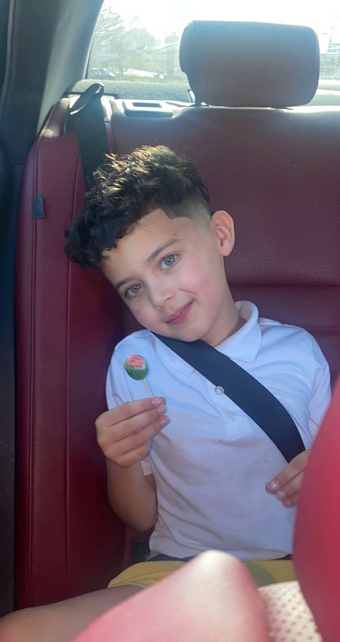 Antonio is registered to the contest to win money with this photo: automotive_exterior, automotive_window_part, car_seat, car_seat_cover, door, family_car, finger, fun, happy, human_leg, joy, leisure, motor_vehicle, person, sitting, t_shirt, thigh, thumb, toddler, vehicle_door