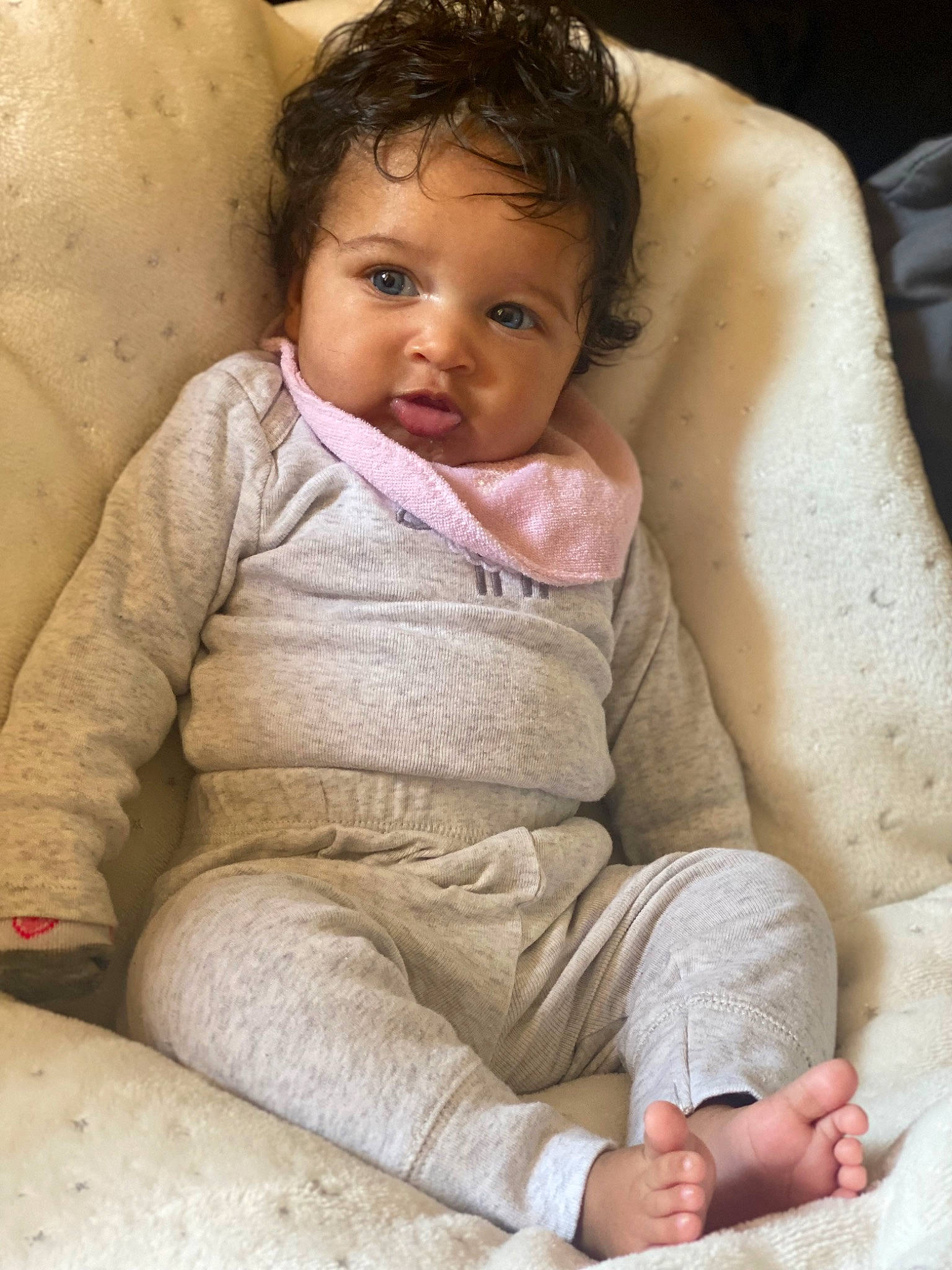 Beleza joined the competition — help win amazing prizes! arm, cheek, chin, comfort, eye, face, finger, flash_photography, hairstyle, hand, head, human_body, joint, leg, lip, mouth, neck, person, shoulder, skin