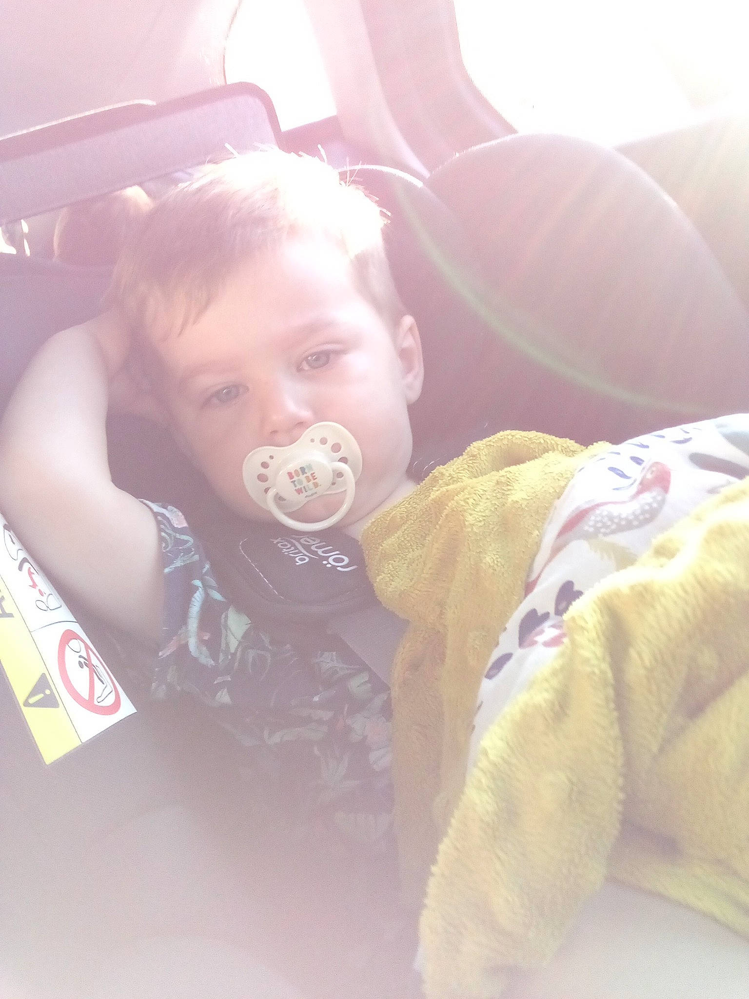 Wyatt a rejoint le concours — aidez-le/la à gagner de superbes lots ! baby, baby_products, baby_toddler_clothing, car_seat, cheek, child, comfort, cool, driving, family_car, fun, happy, luxury_vehicle, mouth, nose, person, room, sitting, thumb, toddler