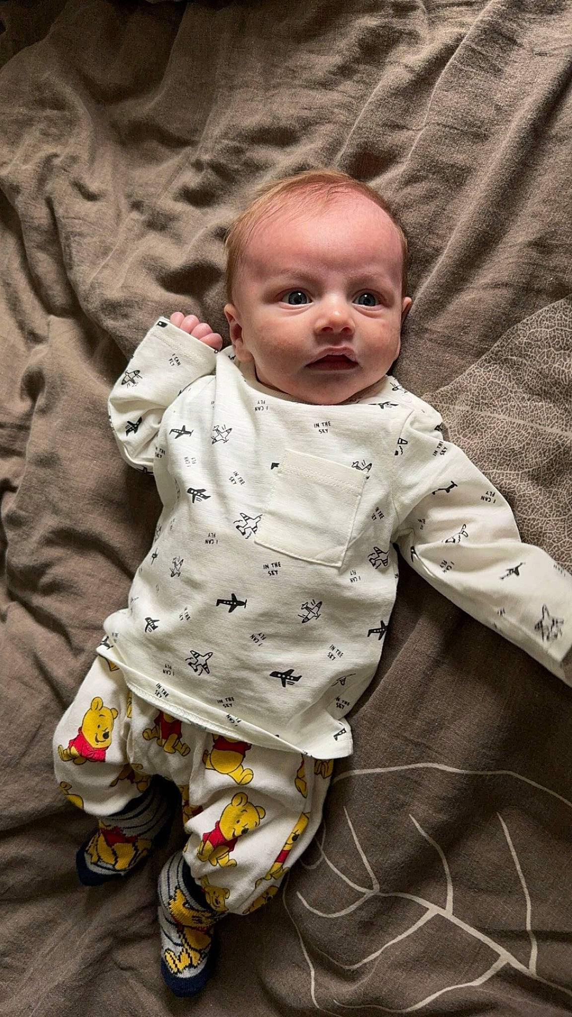 Naël participe au concours pour gagner de l'argent avec cette photo : baby, baby_toddler_clothing, cheek, child, comfort, eye, face, fun, grass, happy, head, linens, nose, pattern, person, sitting, skin, sleeve, textile, toddler