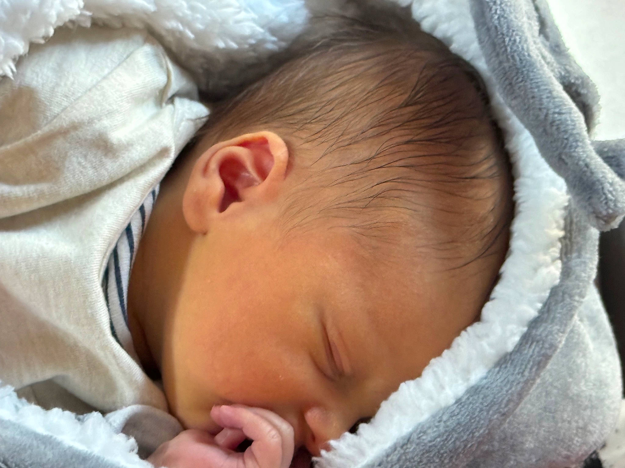 Naël a rejoint le concours — aidez-le/la à gagner de superbes lots ! baby, baby_sleeping, baby_toddler_clothing, cheek, chin, close_up, comfort, ear, eyebrow, face, hair, head, iris, lip, mouth, nose, person, photograph, skin, toddler