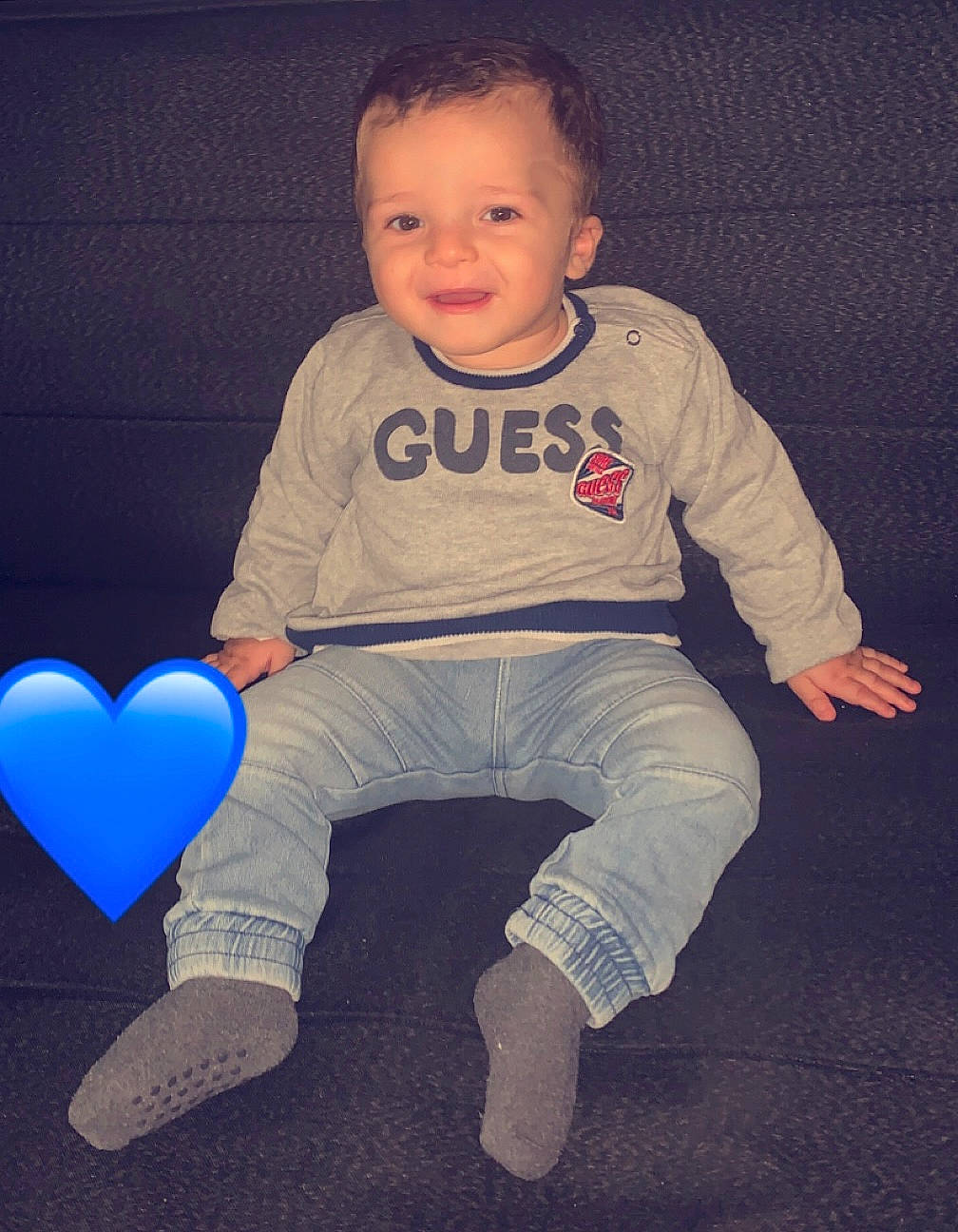 Nahël participe au concours pour gagner de l'argent avec cette photo : baby_toddler_clothing, cheek, electric_blue, eye, face, finger, flash_photography, gesture, hair, happy, head, human_body, joy, organ, person, sleeve, smile, space, sportswear, standing