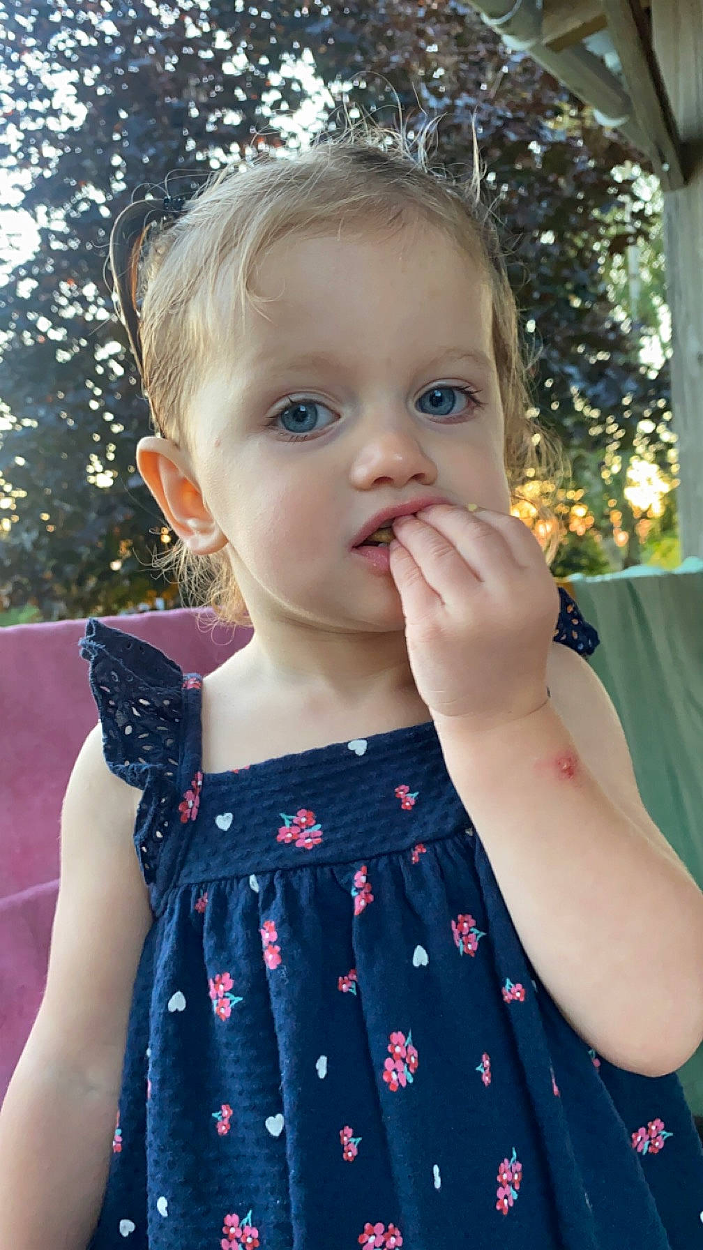 Aria a rejoint le concours — aidez-le/la à gagner de superbes lots ! arm, baby_toddler_clothing, clothing, day_dress, dress, eyelash, gesture, hair, happy, head, iris, lip, neck, one_piece_garment, people_in_nature, person, pink, skin, sleeve, standing