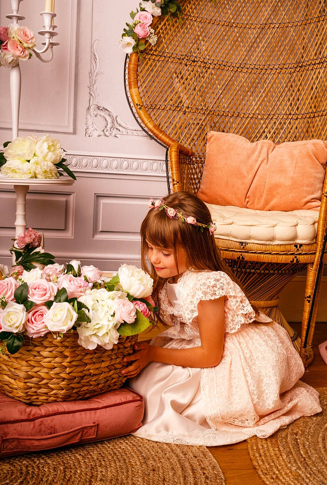 Elyne participe au concours pour gagner de l'argent avec cette photo : beauty, bouquet, comfort, cut_flowers, dress, event, flooring, floral_design, flower, flower_arranging, happy, interior_design, joy, lighting, orange, peach, person, petal, plant, room