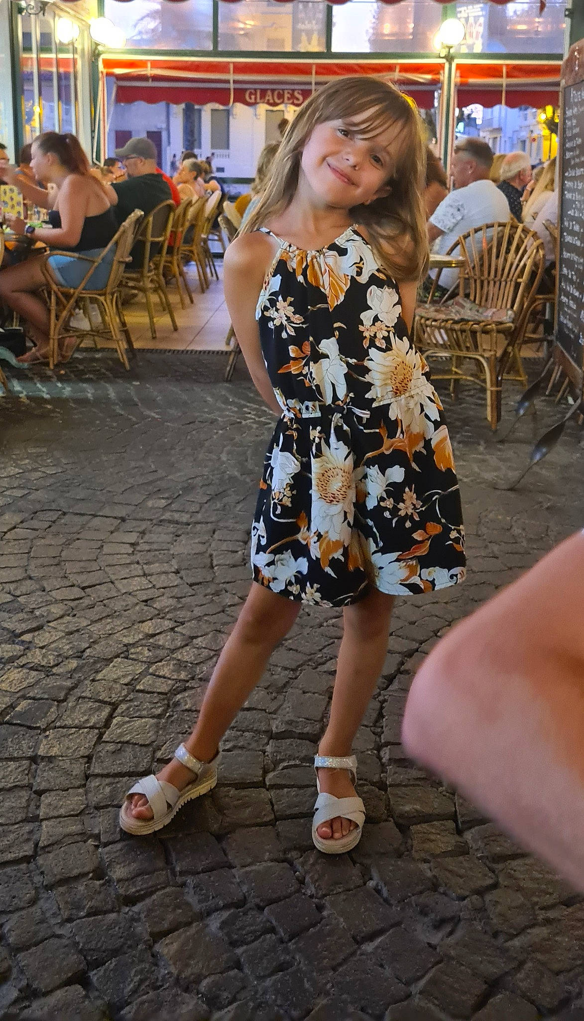 Elyne participe au concours pour gagner de l'argent avec cette photo : chair, clothing, day_dress, dress, event, fashion, fashion_design, flooring, formal_wear, fun, hair, happy, human_leg, joy, leg, long_hair, one_piece_garment, person, sandal, shoe