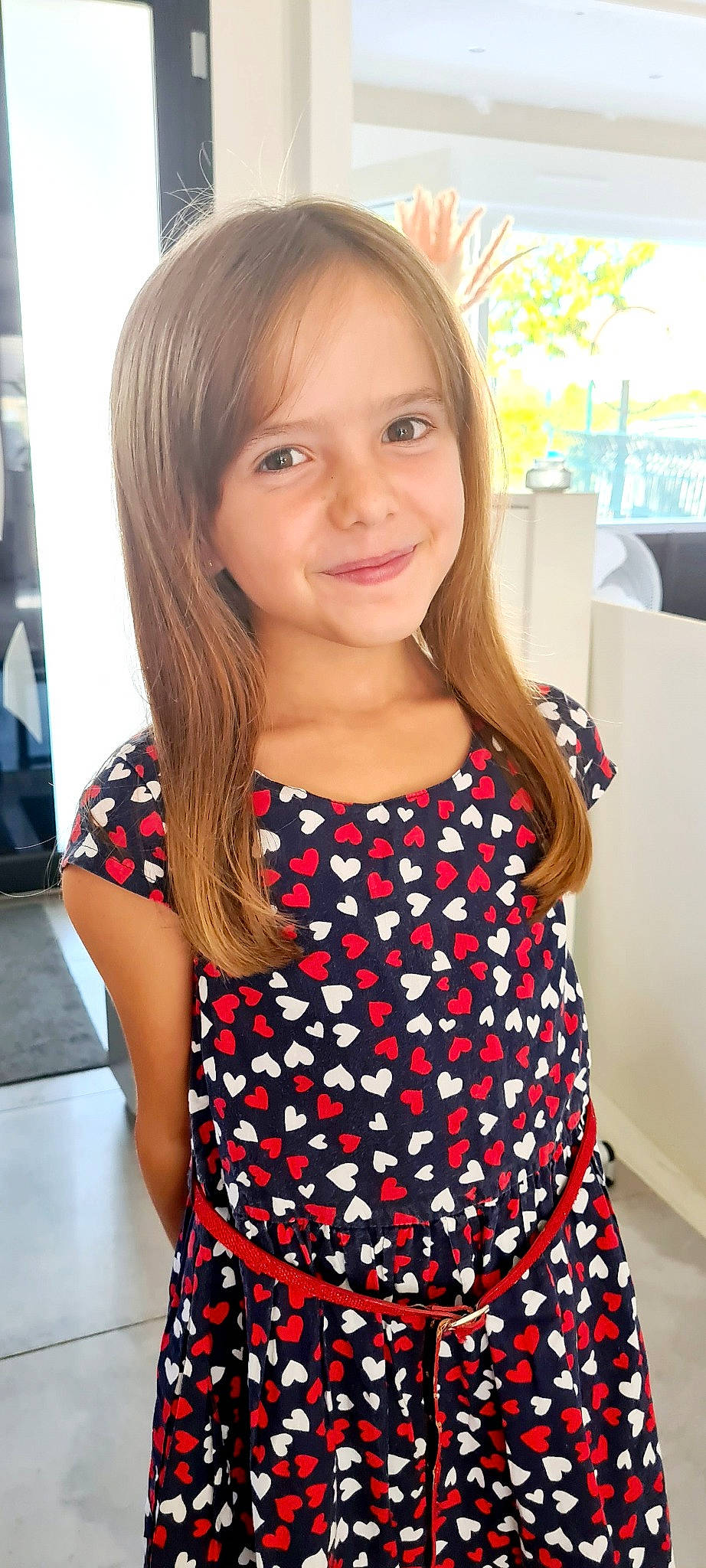 Elyne participe au concours pour gagner de l'argent avec cette photo : blond, brown_hair, child, clothing, day_dress, dress, event, eyelash, face, hair, hairstyle, happy, joy, layered_hair, pattern, person, plant, portrait_photography, sleeve, smile